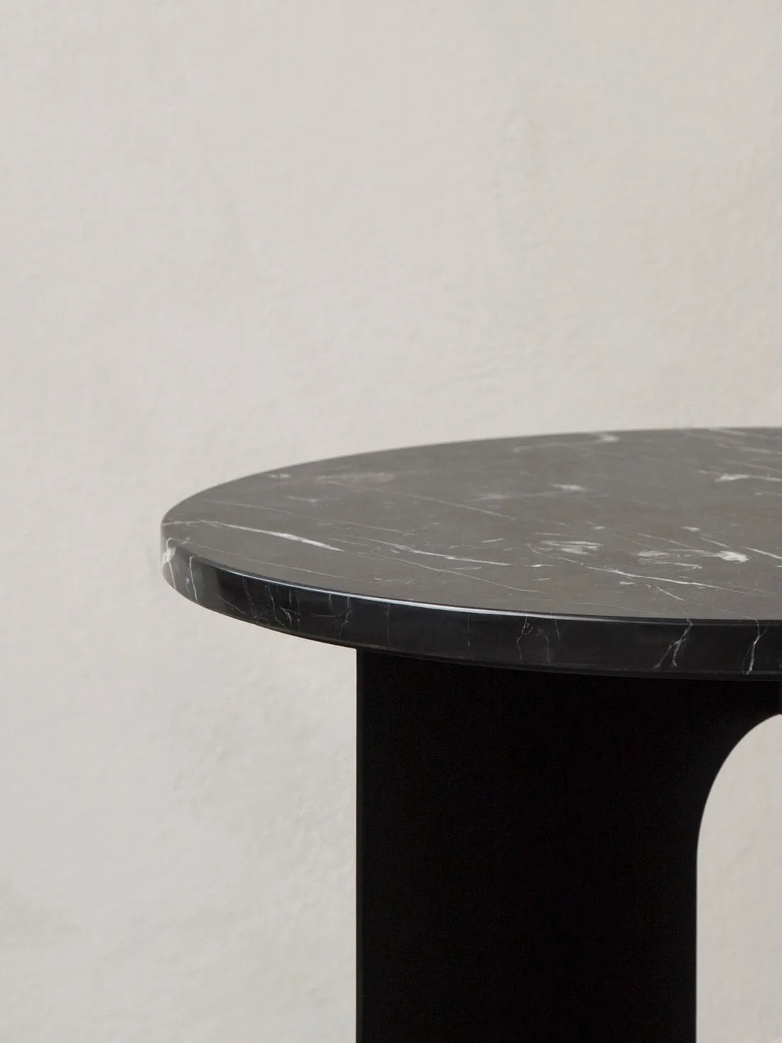 Tablero Androgyne para mesa auxiliar, Nero Marquina, Ø65 cm Audo Copenhagen