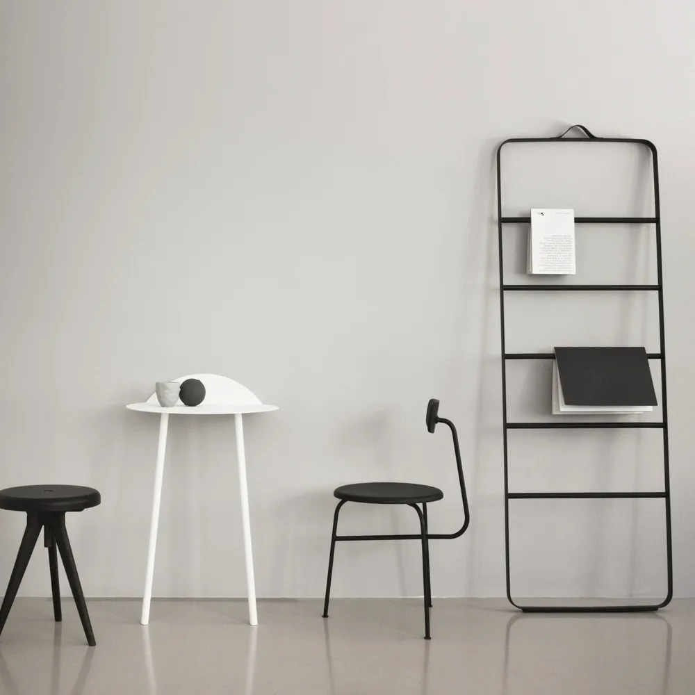 Toallero Towel, Negro, barras en fresno oscuro, cuero Audo Copenhagen