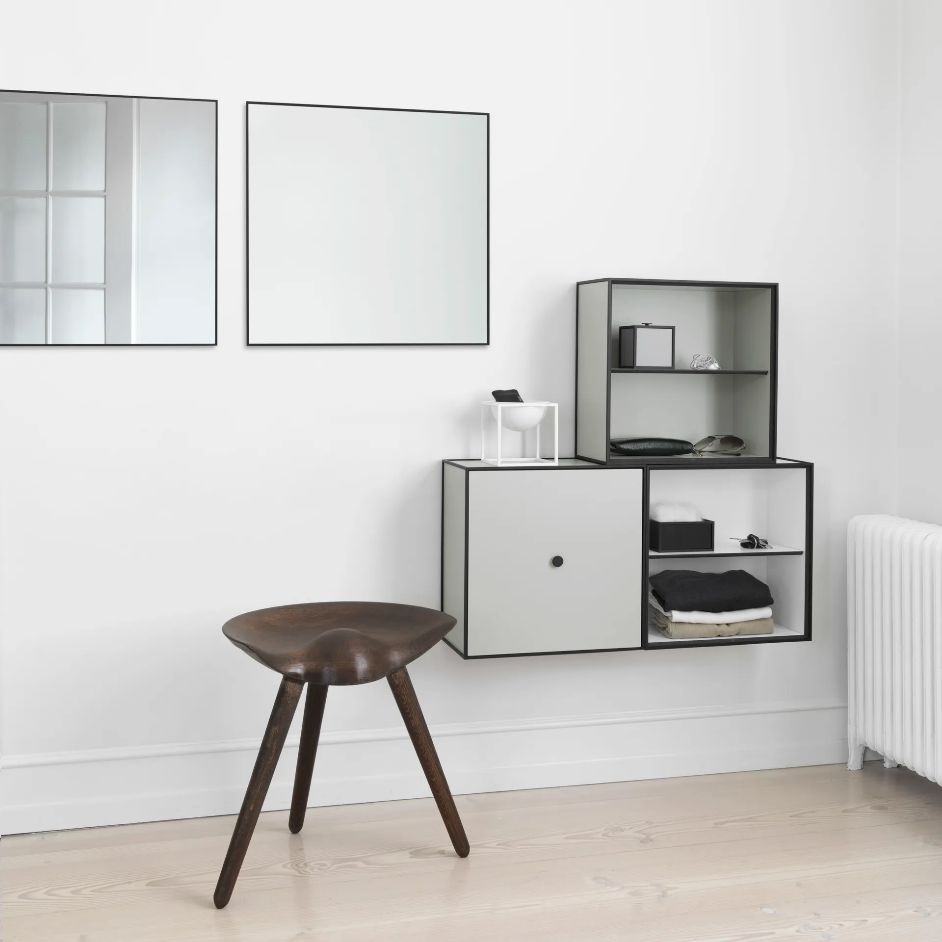 View Espejo View 70x70 cm, negro Audo Copenhagen