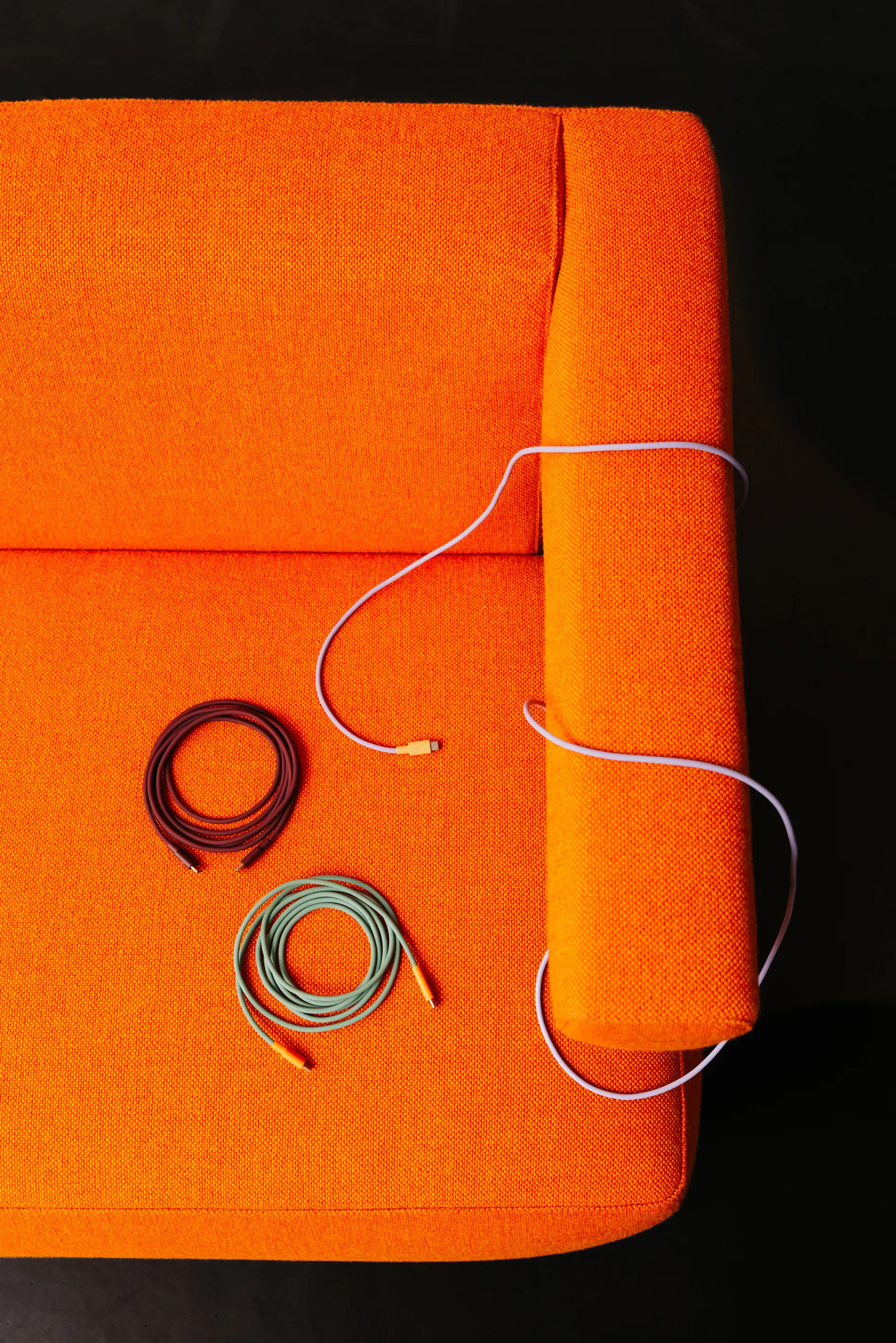 Cable AVOLT x Bauhaus-Archiv 1 USB-C a USB-C
, Mulberry Red Avolt