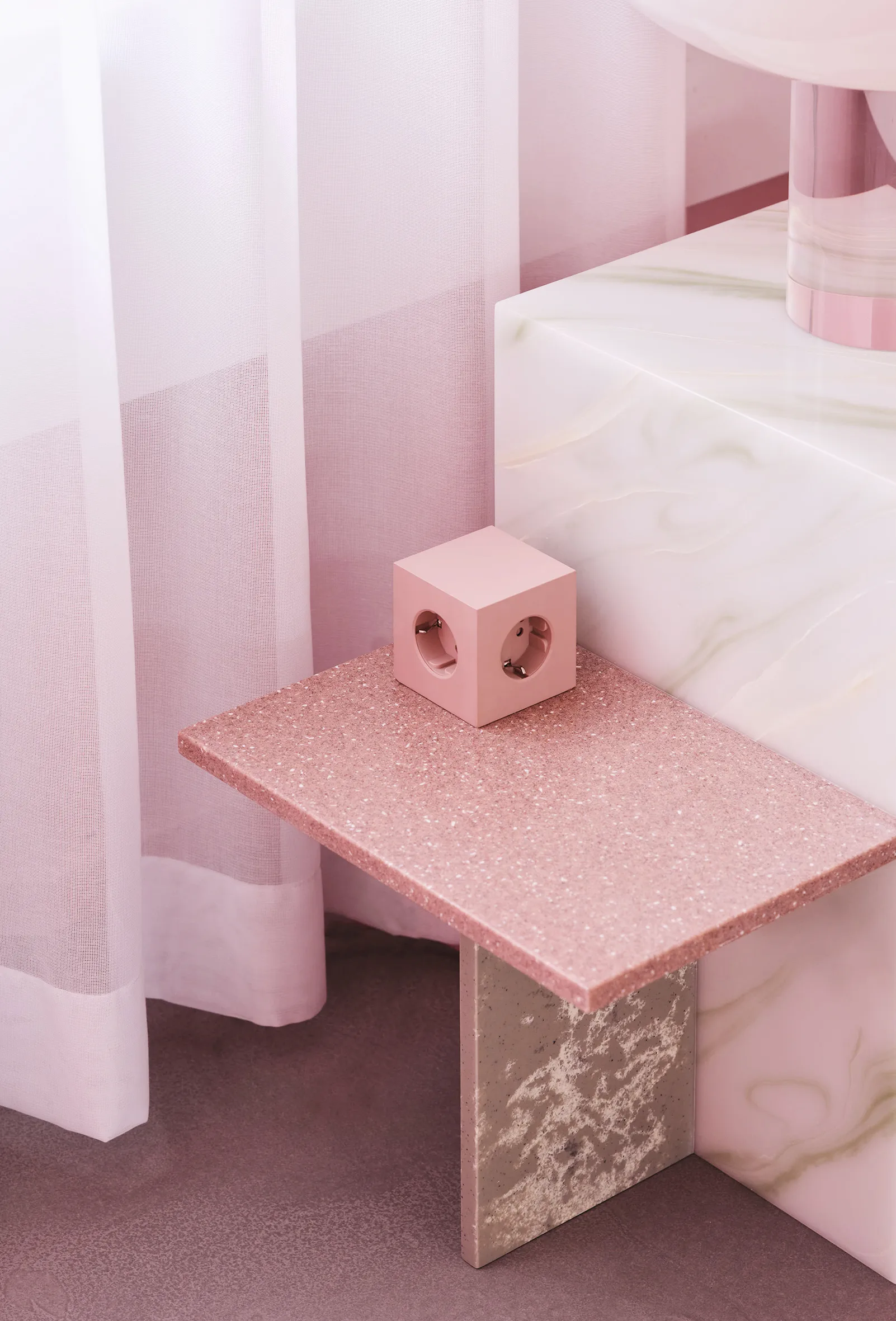 Regleta eléctrica Square 1, toma de corriente y USB-C 30W 1,8 m, New Pink Avolt