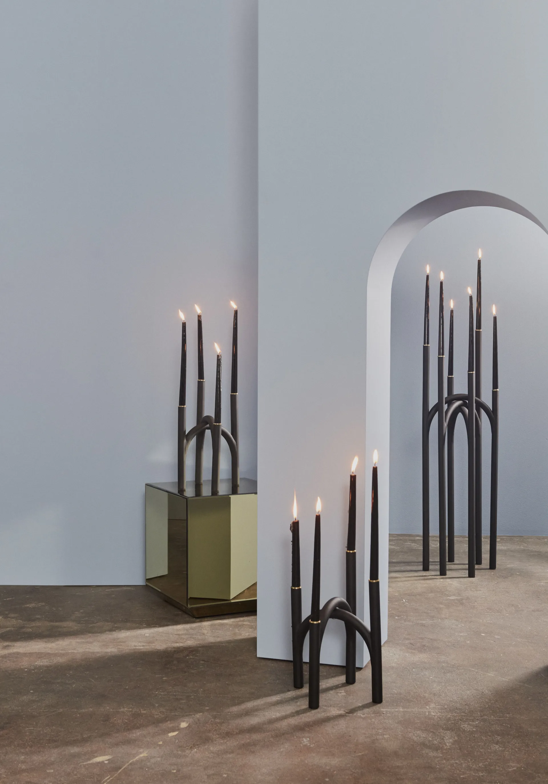 Candelabro Angui 34 cm, negro-oro AYTM