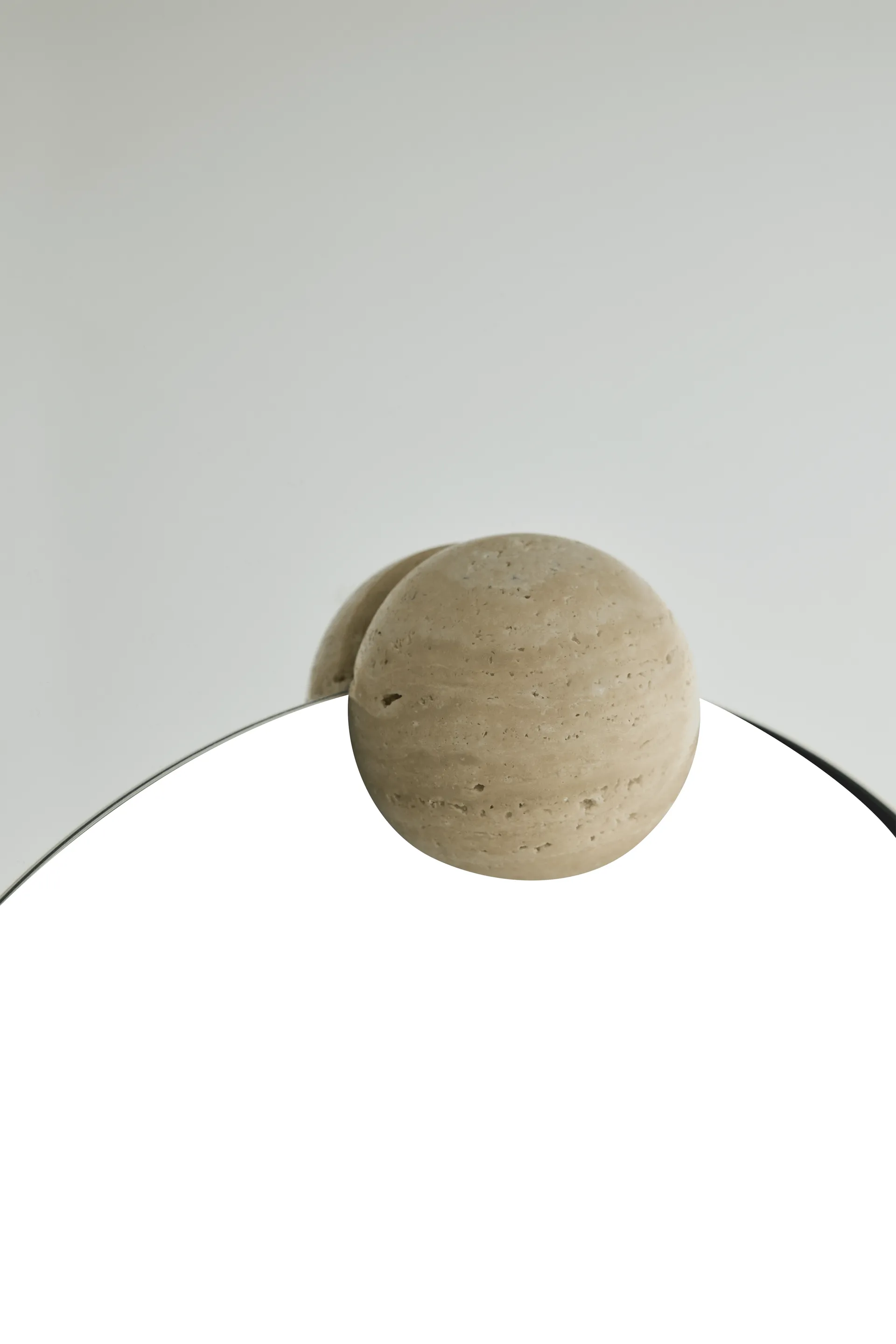 Espejo de pared Castellum Ø80 cm, Travertino con acabado natural AYTM