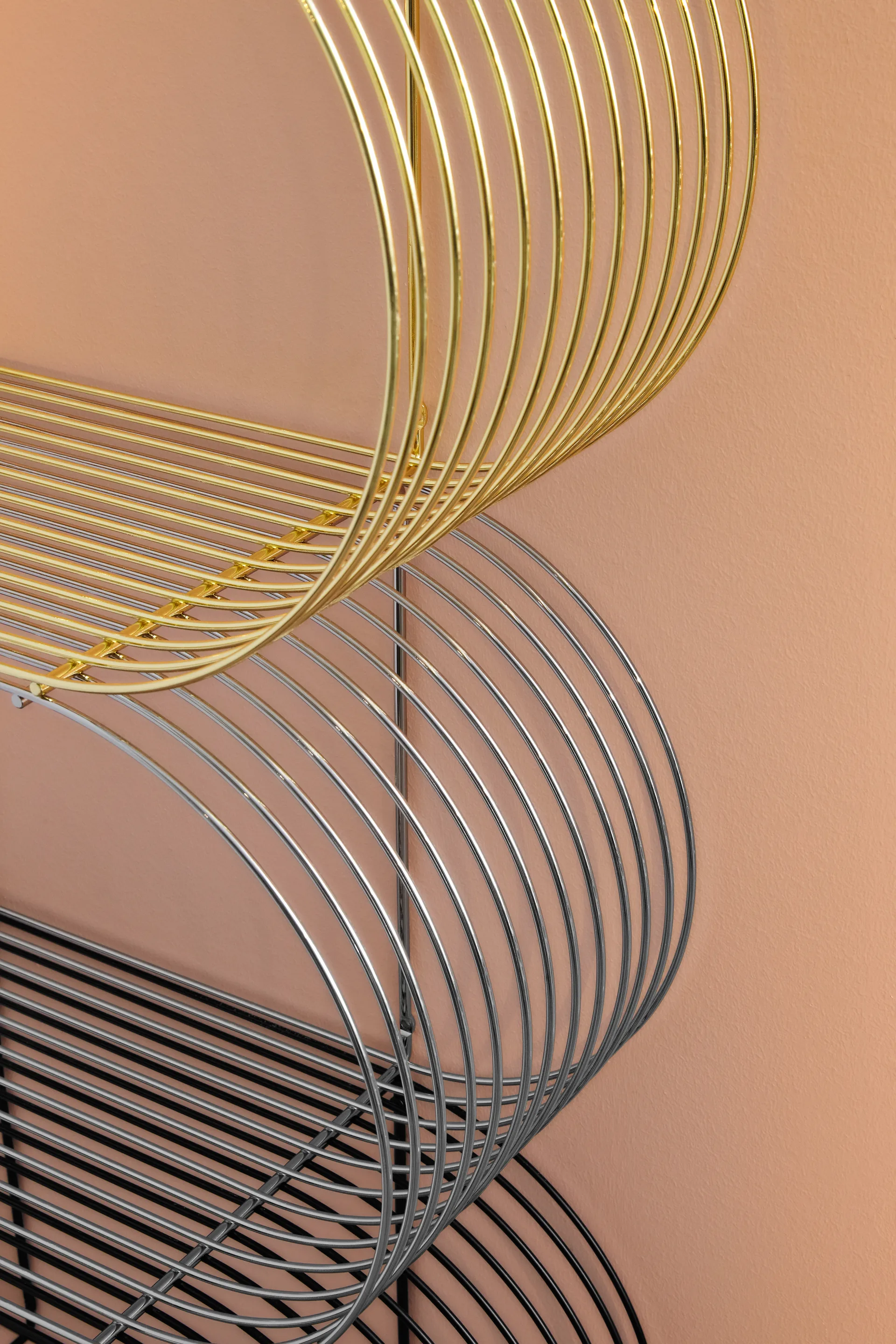 Estantería de pared Curva, Oro AYTM