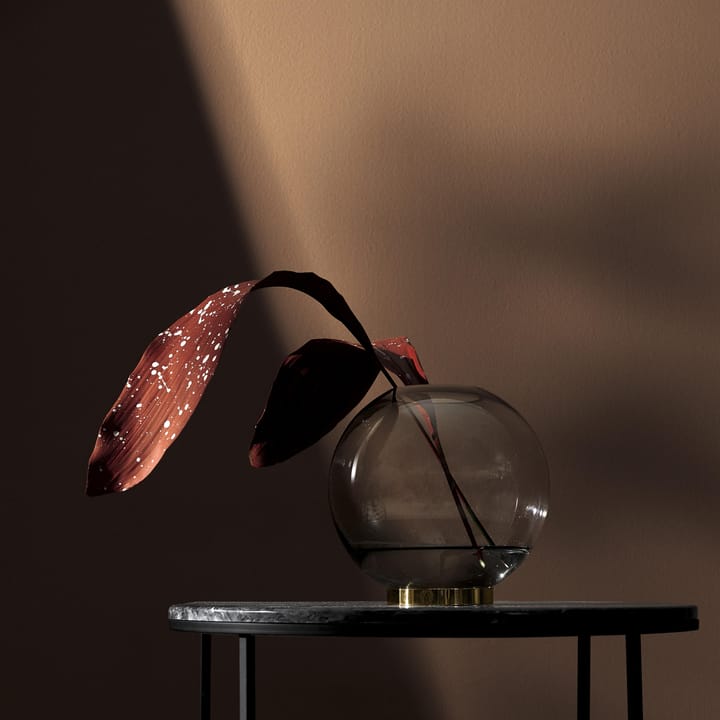 Florero Globe, mediano, negro-latón AYTM