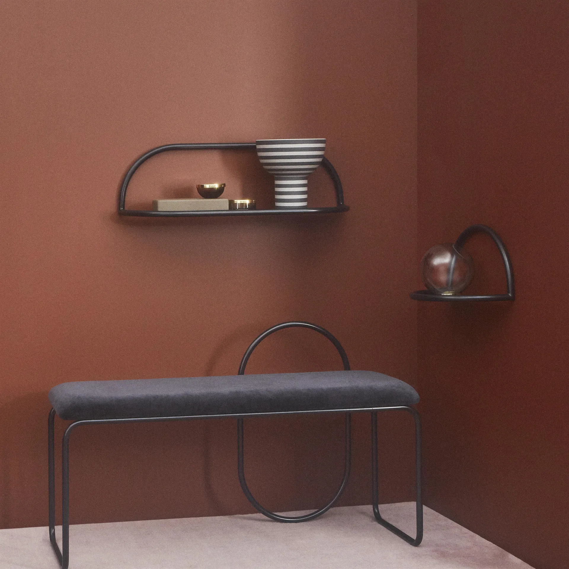 Florero Globe, mediano, negro-latón AYTM