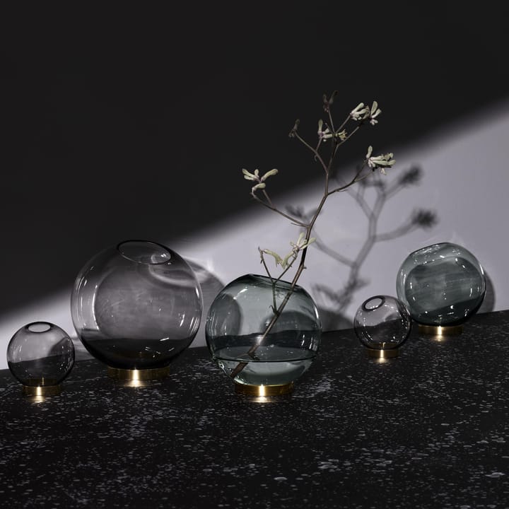 Florero Globe, pequeño, negro-latón AYTM