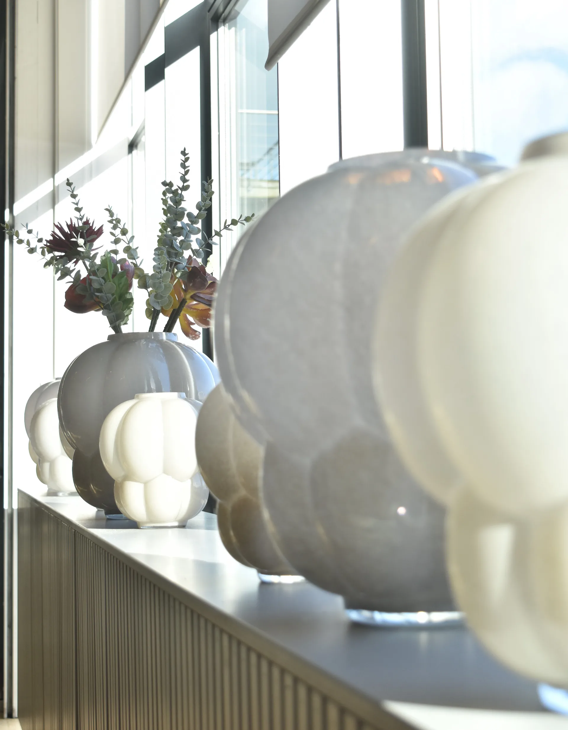 Jarrón Uva 35 cm, Dove Grey AYTM