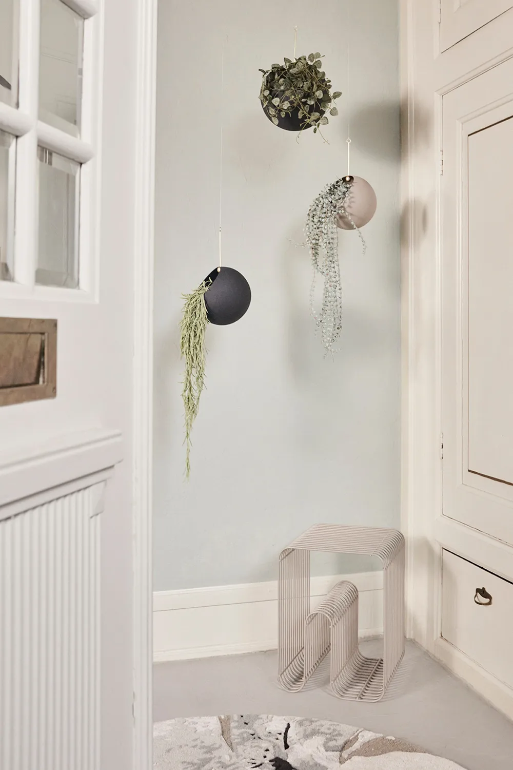 Maceta colgante GLOBE Ø17 cm h28 cm, Negro AYTM