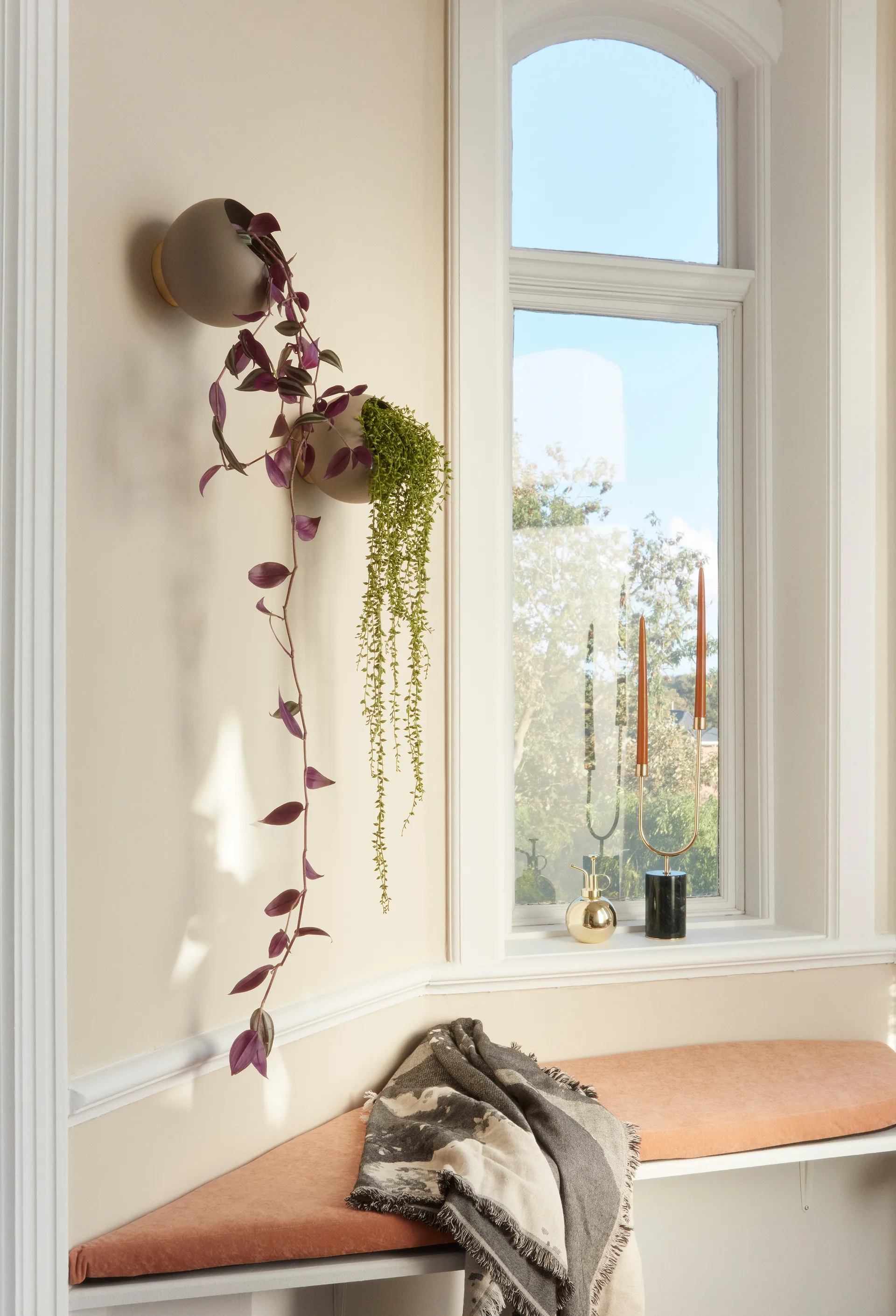 Maceta de pared Globe Ø21 cm, Taupe AYTM