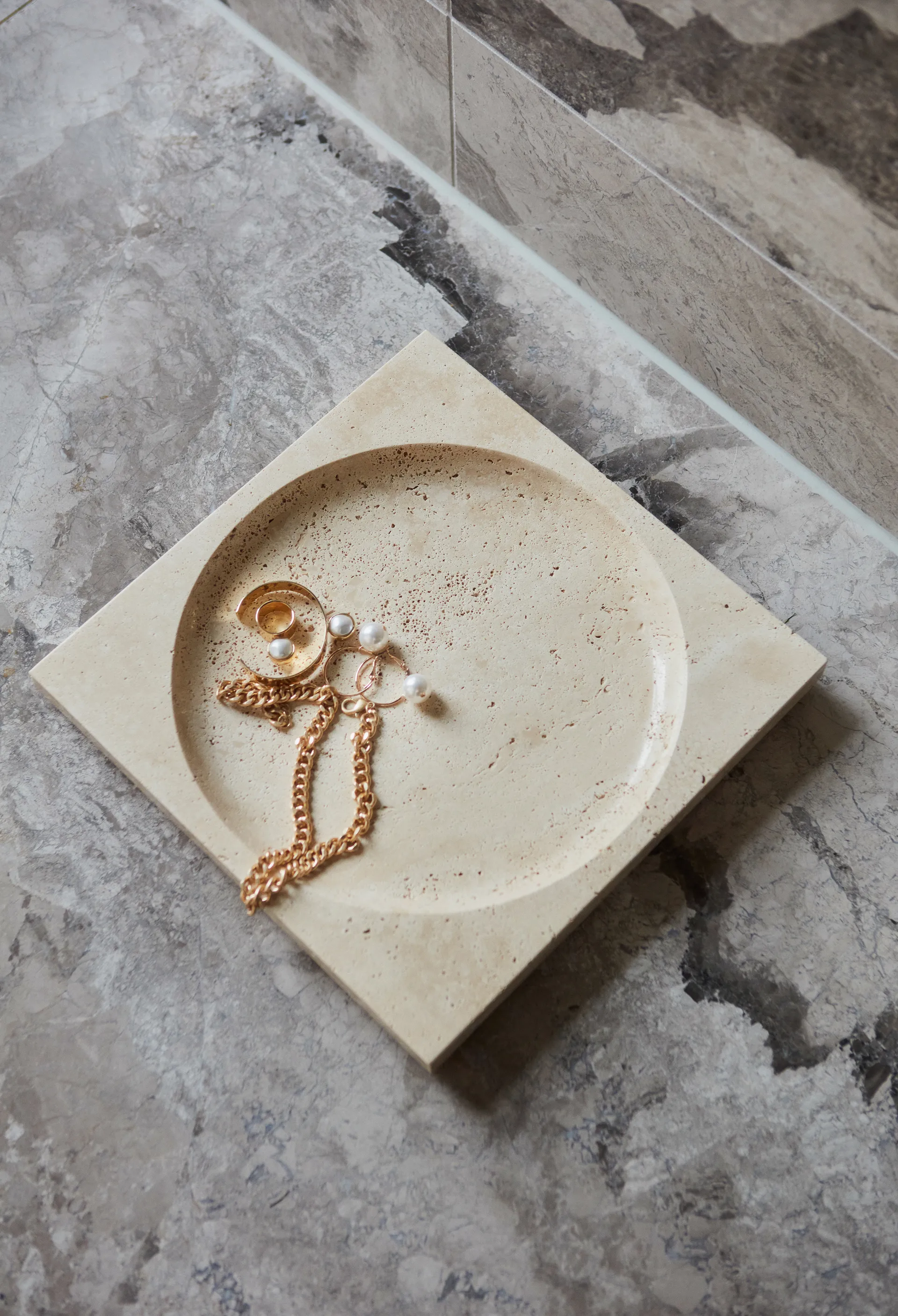 Plato Regina travertin, 30x30 cm AYTM