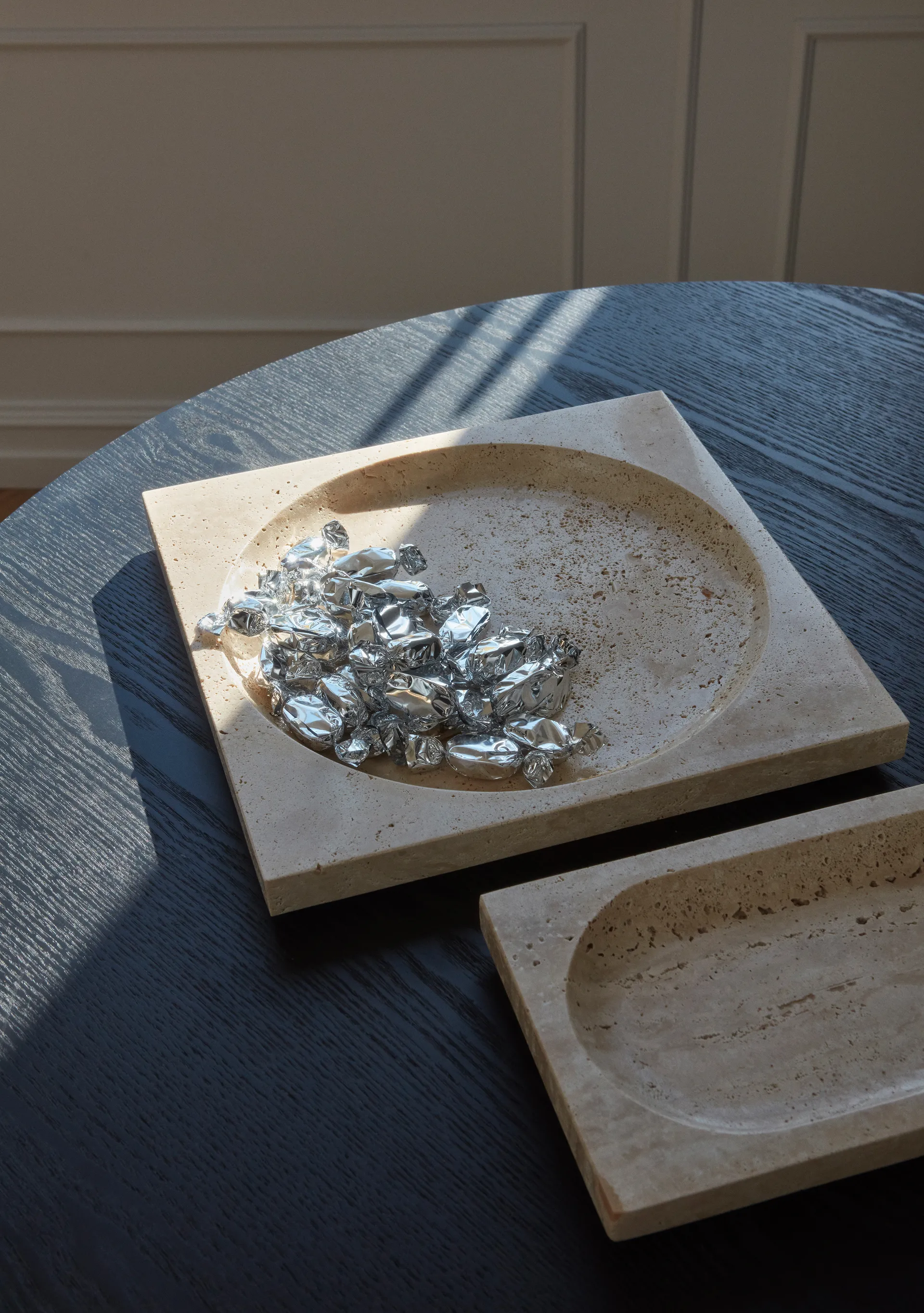 Plato Regina travertin, 30x30 cm AYTM