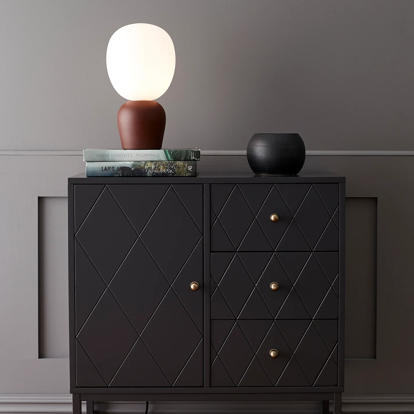 Lámpara de mesa Buddy vidrio opal, Óxido oscuro (marrón rojizo) Belid