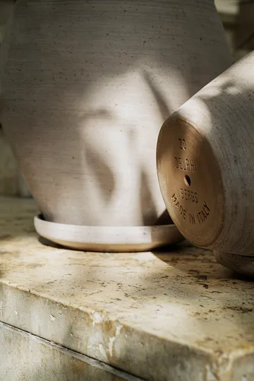 Maceta Delphi con plato, 2 piezas - Gris, Ø20 cm - Bergs Potter