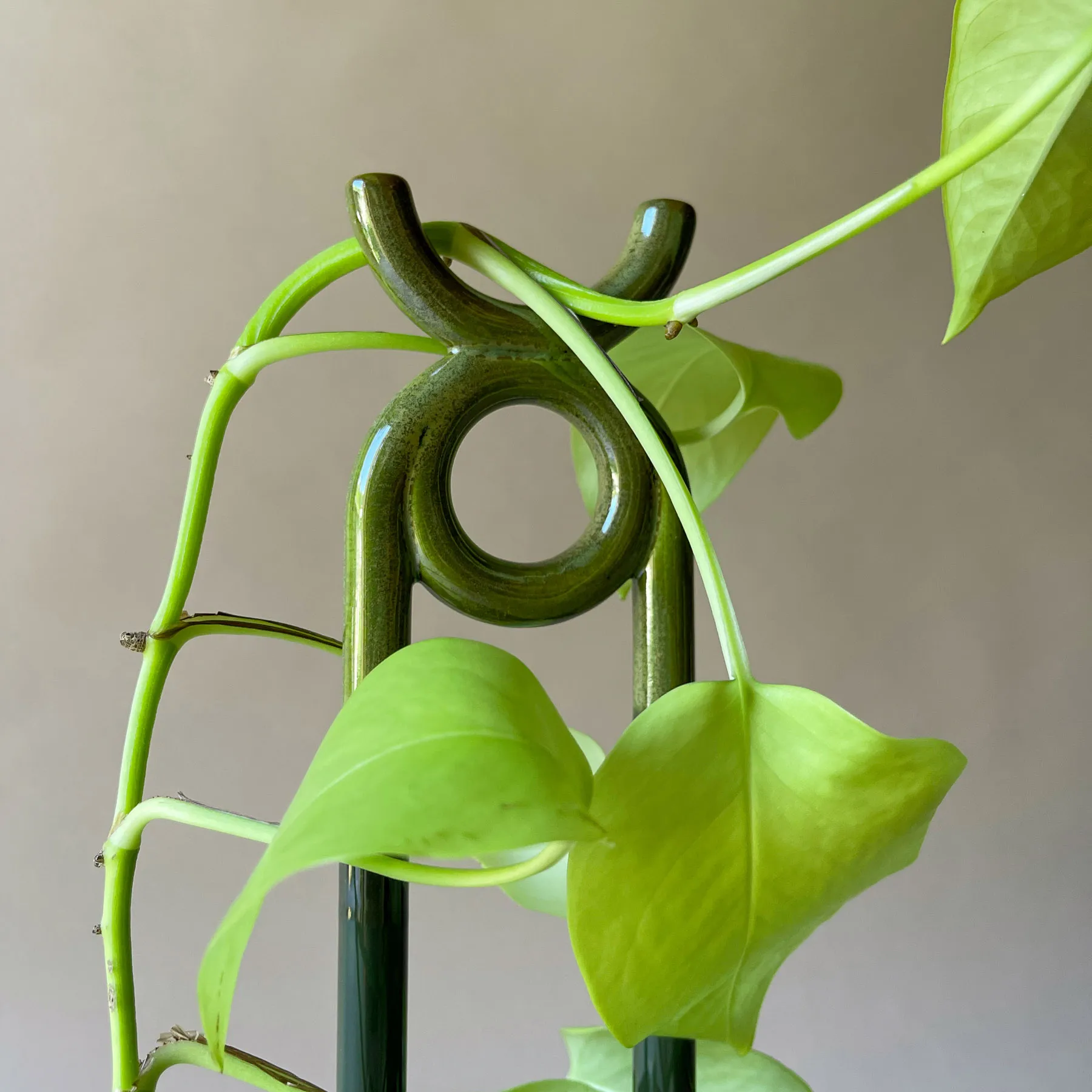 Soporte para plantas Folk Oni, Moss green Bergs Potter