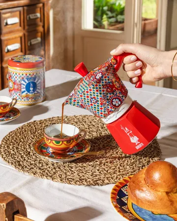 Cafetera italiana Bialetti x Dolce & Gabbana - Carreta siciliana, 3 tazas - Bialetti