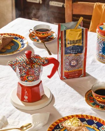 Cafetera italiana Bialetti x Dolce & Gabbana - Carreta siciliana, 6 tazas - Bialetti