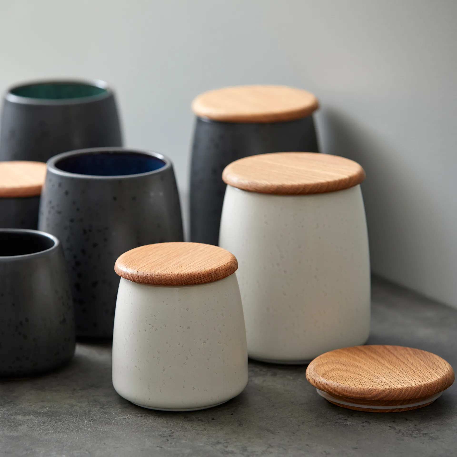 Bote con tapa mate Bitz 12 cm, blanco crema mate Bitz