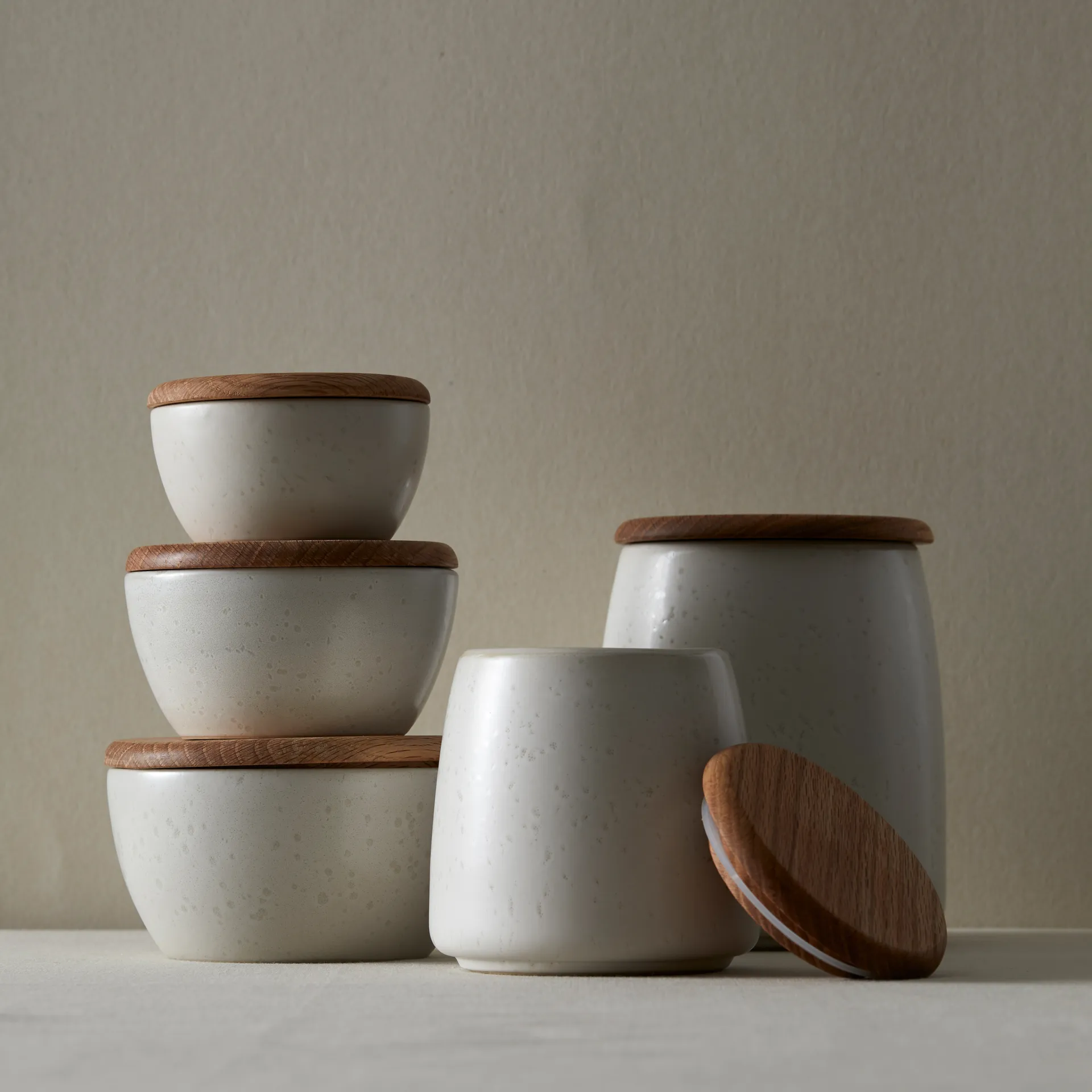 Bote con tapa mate Bitz 12 cm, blanco crema mate Bitz