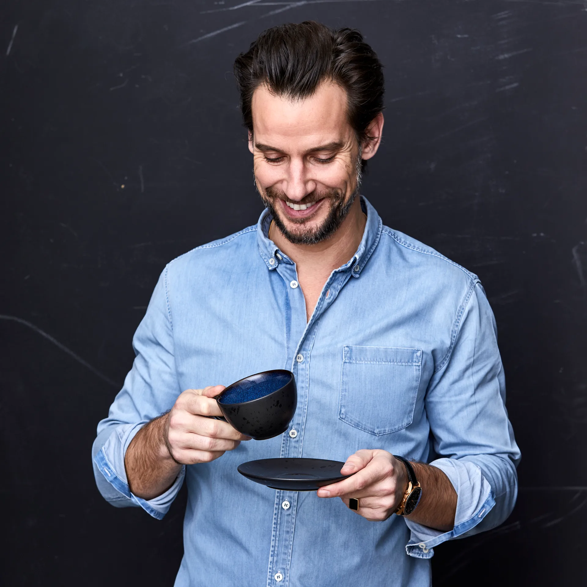 Taza con plato para té Bitz negro, azul oscuro Bitz