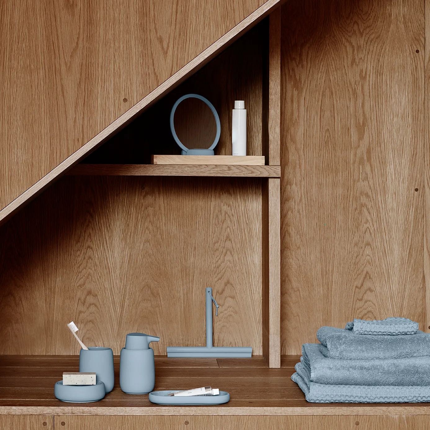 Espejo de mesa Sono Vanity Ø17 cm, Ashley blue blomus