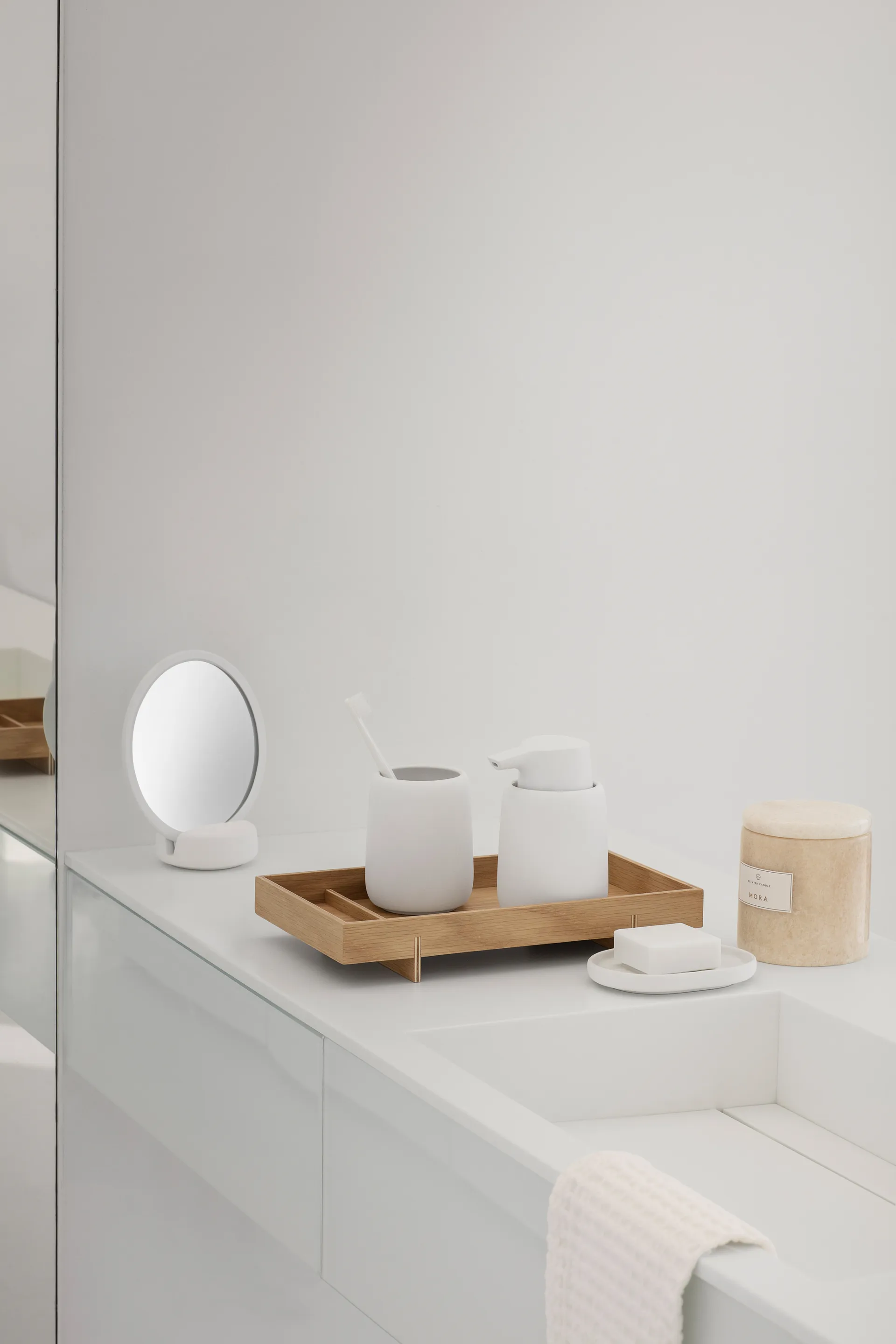 Espejo de mesa Sono Vanity Ø17 cm, blanco blomus