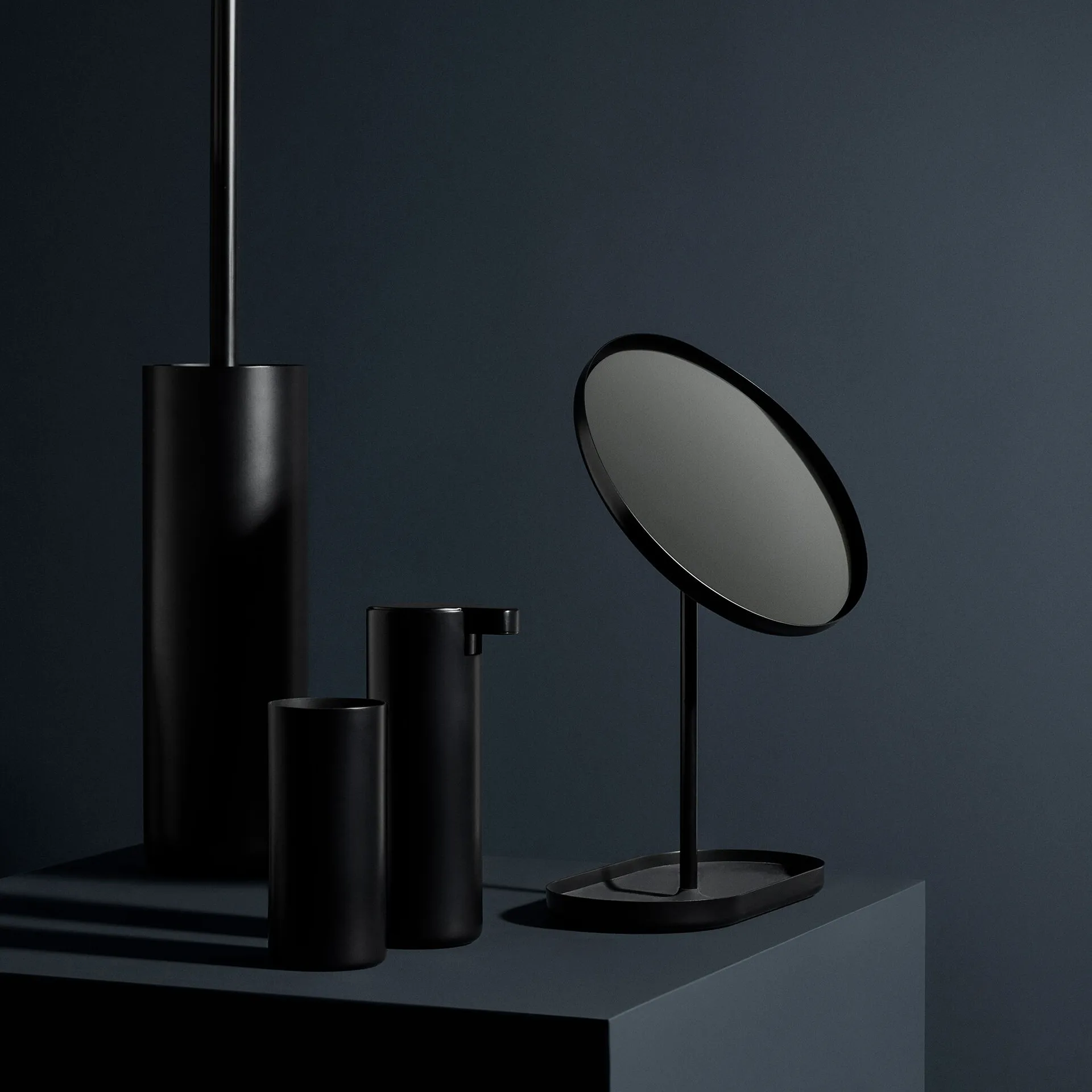 Espejo para tocador Modo, negro blomus