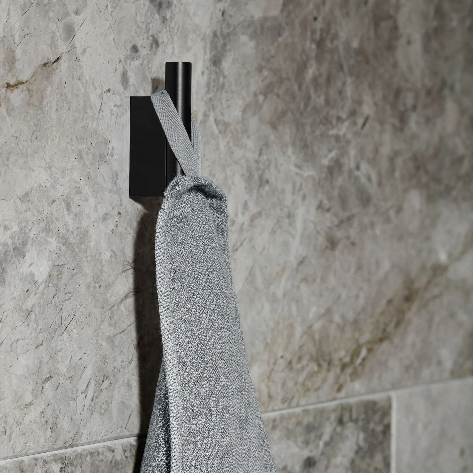 Gancho de pared Modo, negro blomus