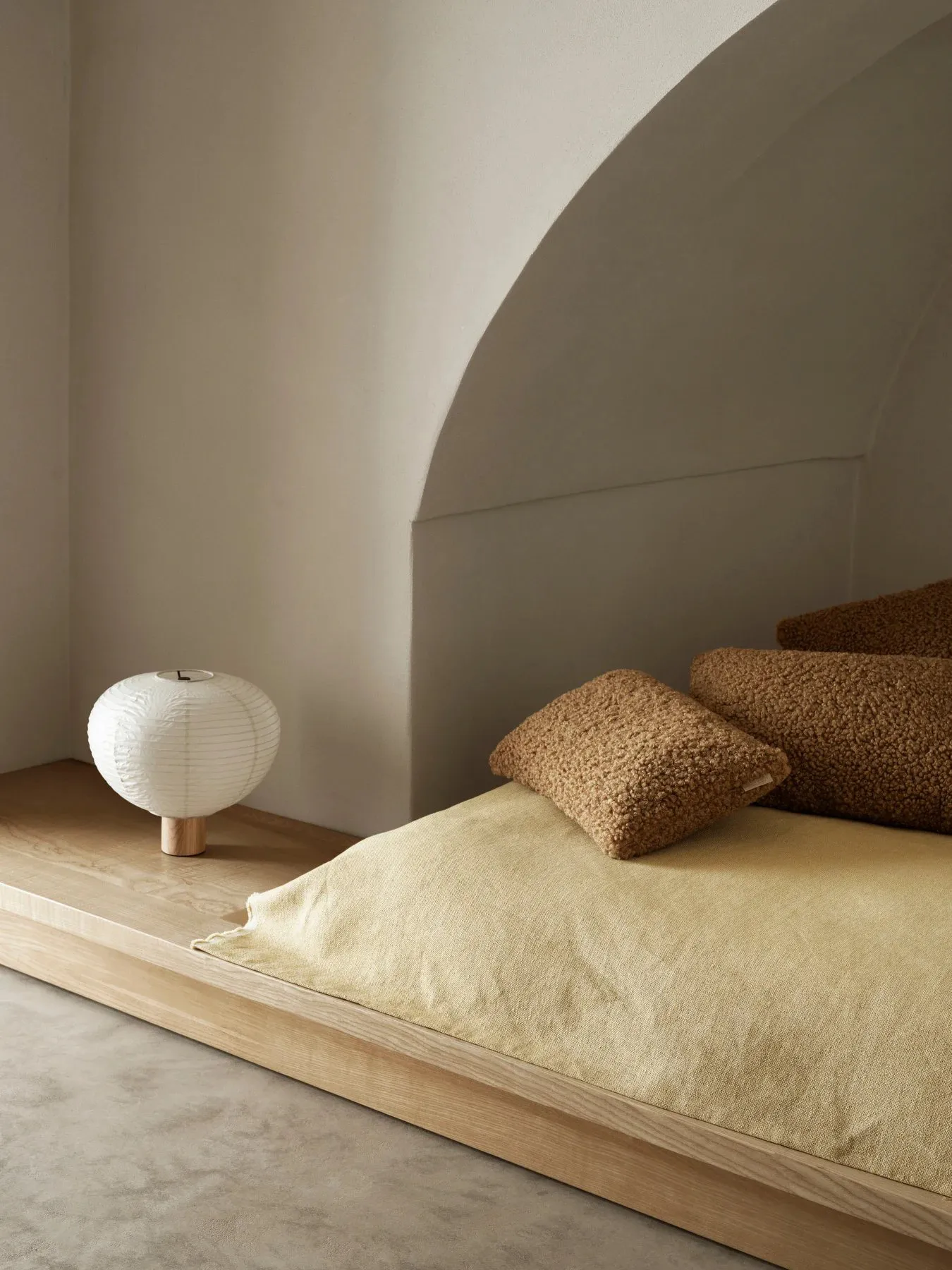 Lámpara de mesa Kami, Roble, Ø32 cm blomus