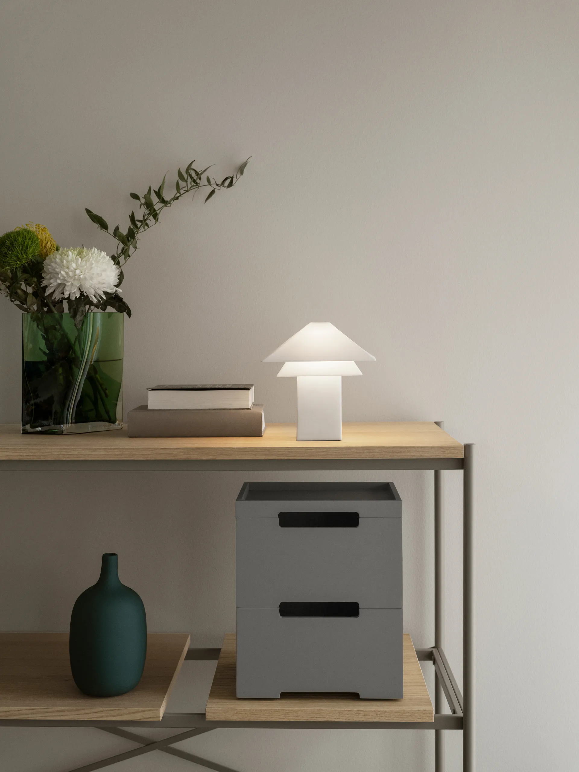 Lámpara de mesa portátil Sanaka, White blomus