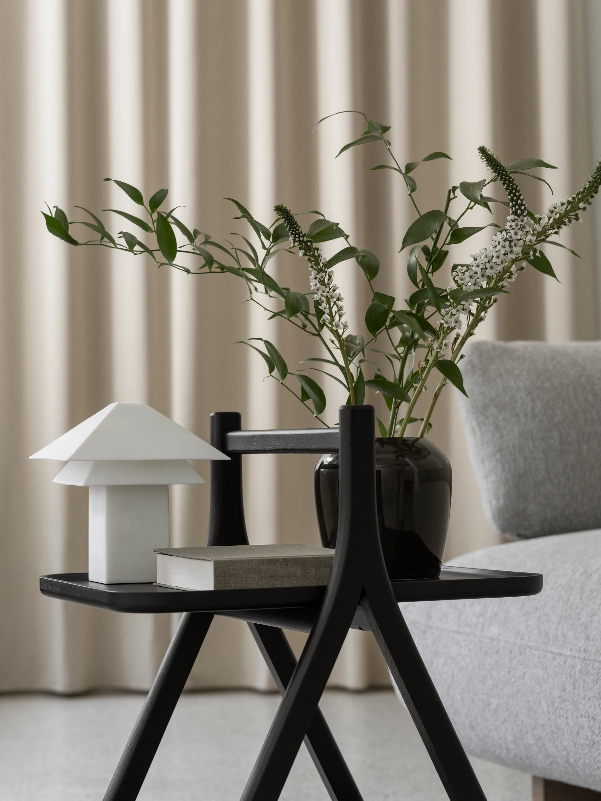 Lámpara de mesa portátil Sanaka, White blomus
