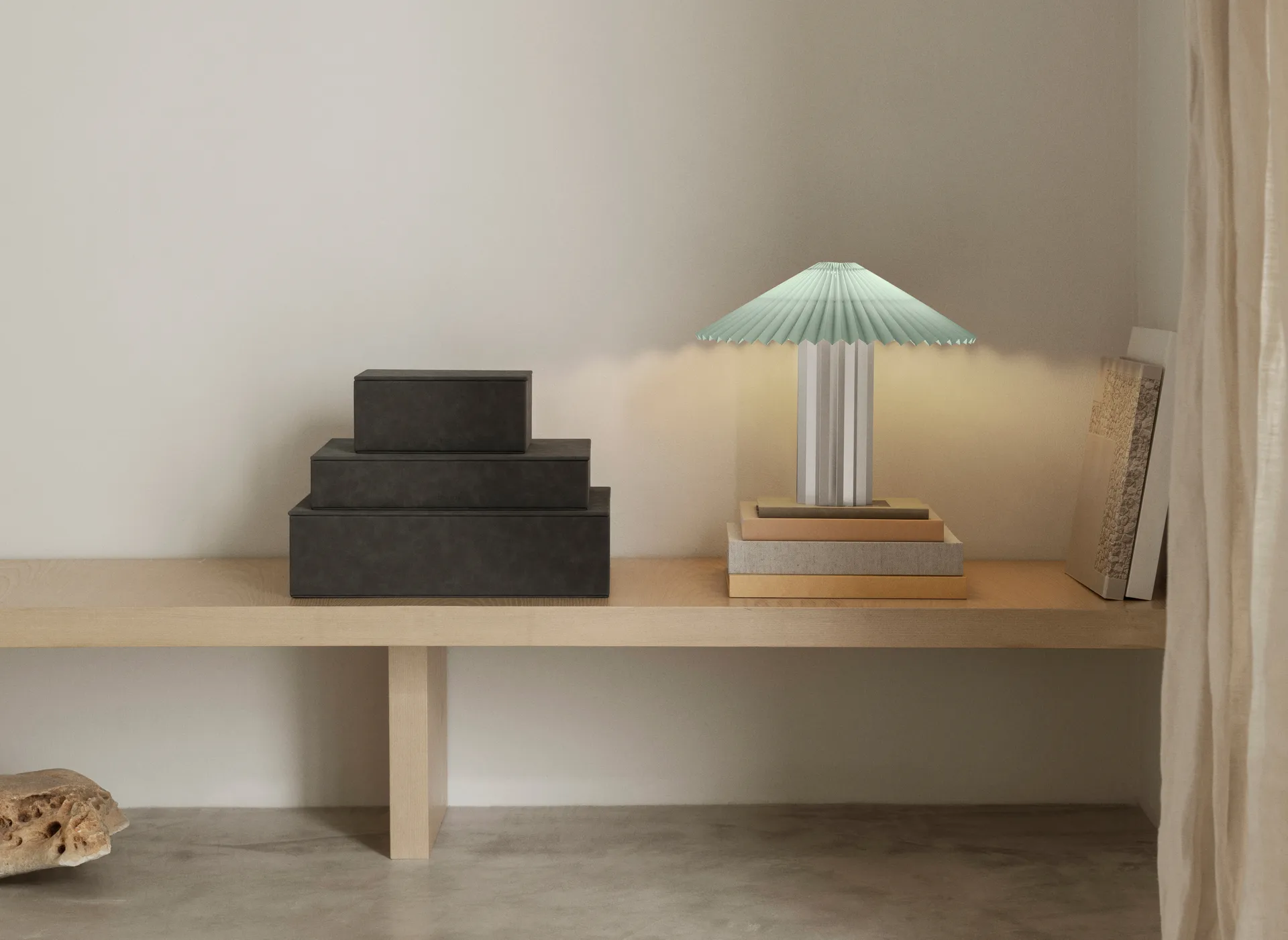 Lámpara de mesa Taite, Desert sage, Ø36,5 × 31 cm blomus