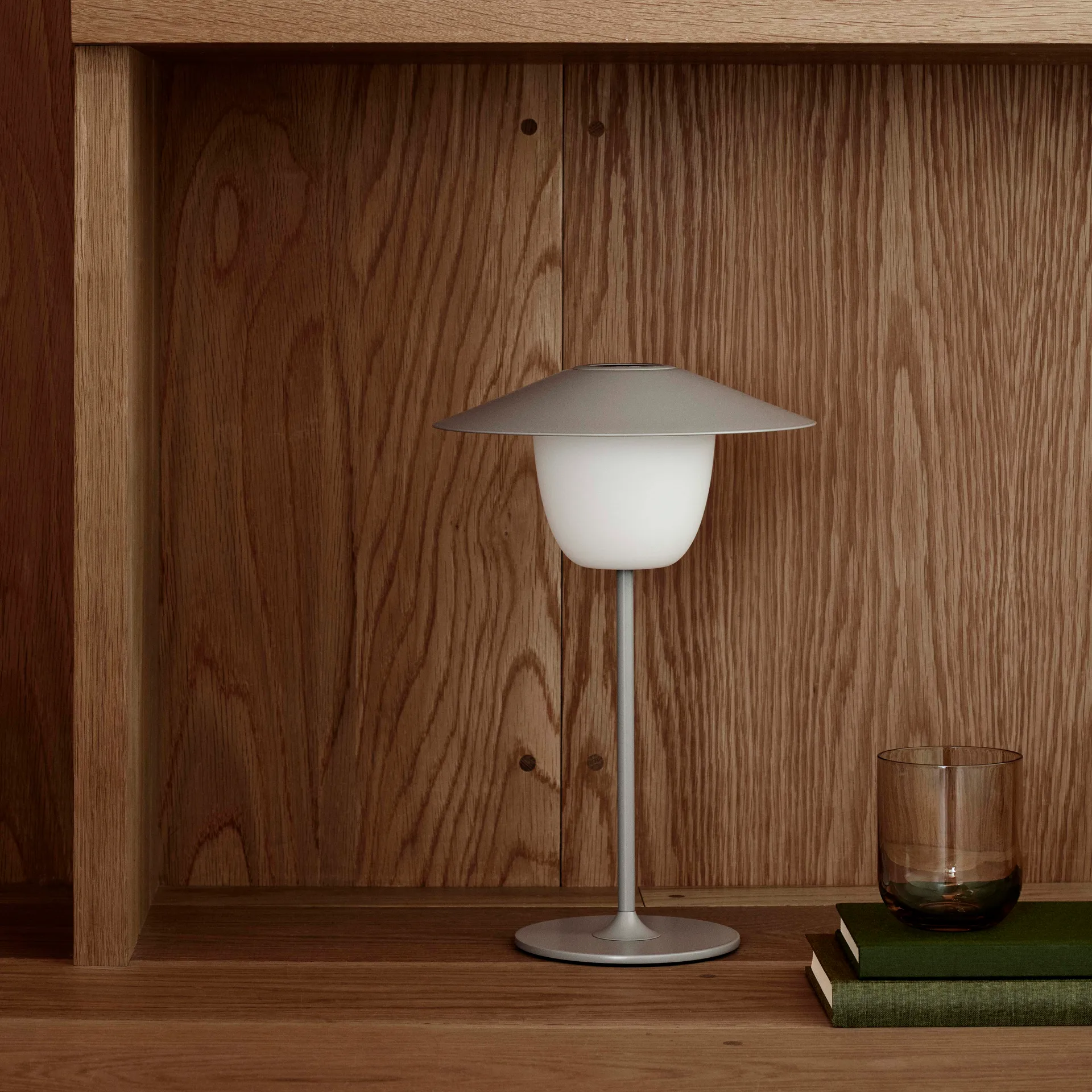 Lámpara LED portátil Ani 33 cm, Warm gray (gris oscuro) blomus