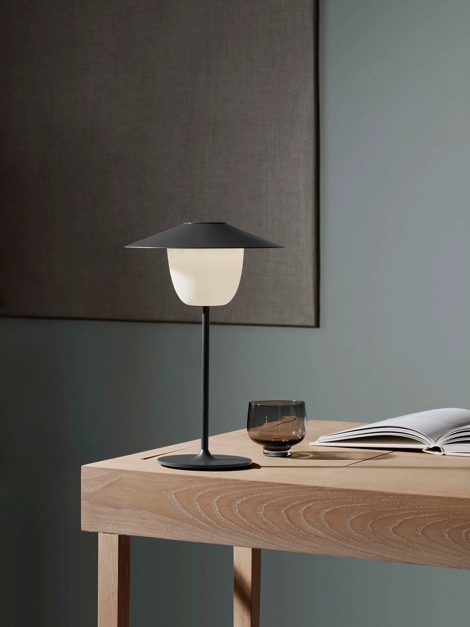 Lámpara LED portátil Ani 33 cm, Warm gray (gris oscuro) blomus