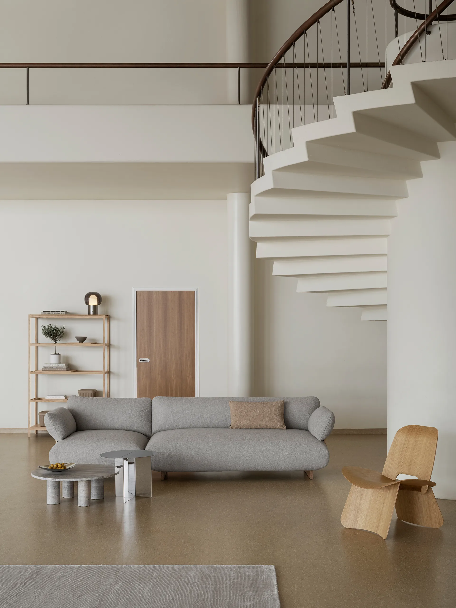 Mesa auxiliar ORU M, Ø50 cm, Acero inoxidable pulido blomus