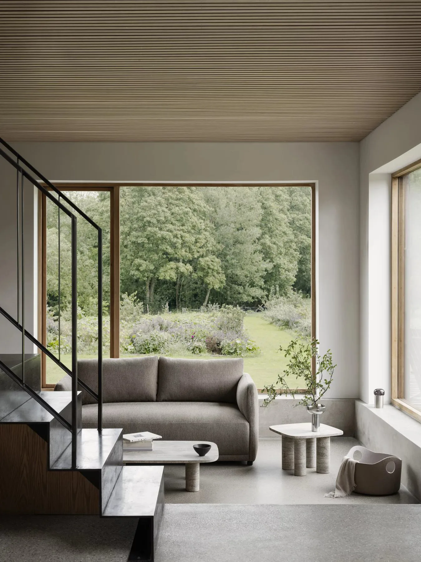 Mesa auxiliar Volos S, 52x52 cm, Travertino blomus