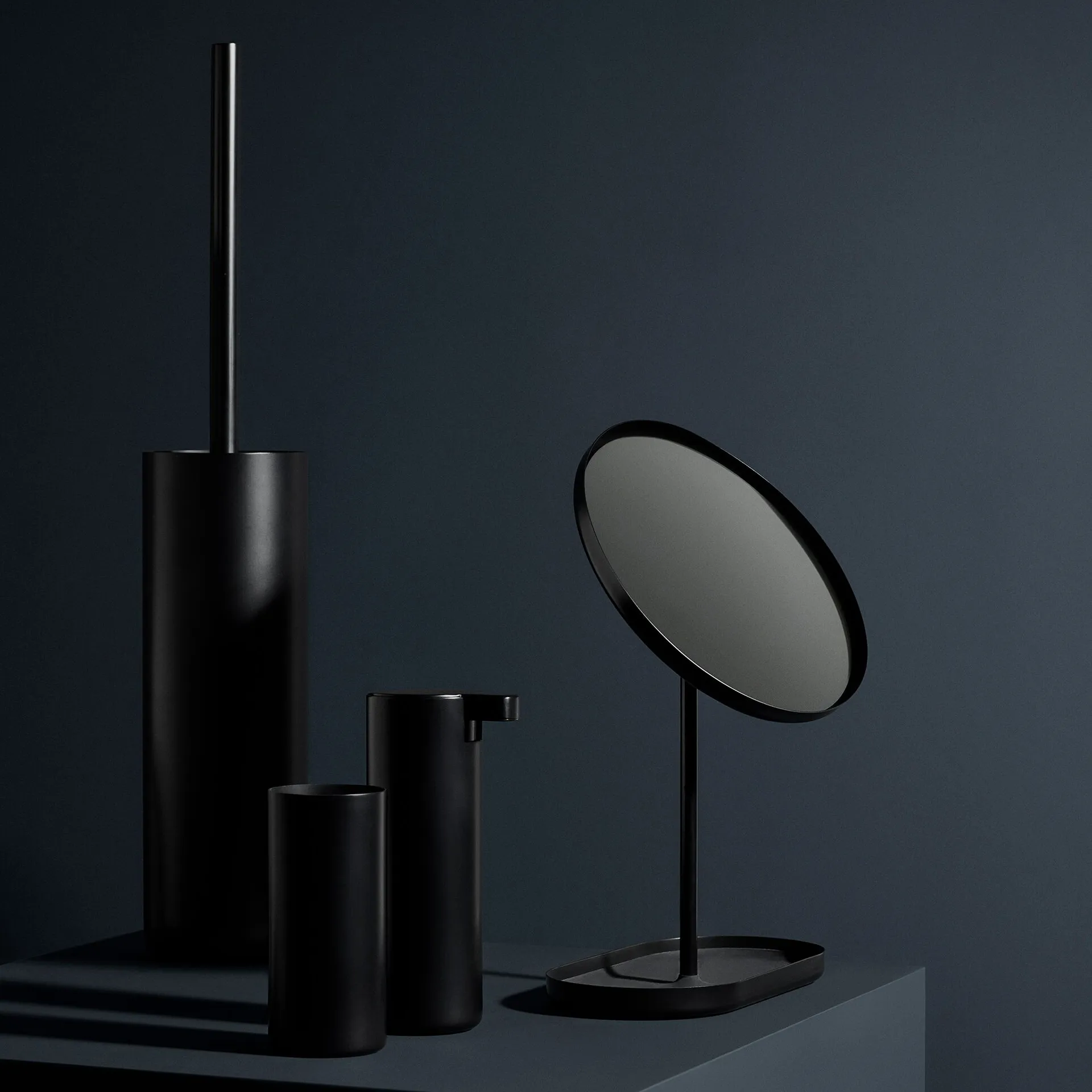 Portaescobillas de baño Modo, negro blomus