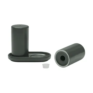 Salero y pimentero Pilar, 2 piezas - Agave Green, Ø4,5 x 11,5 cm - blomus