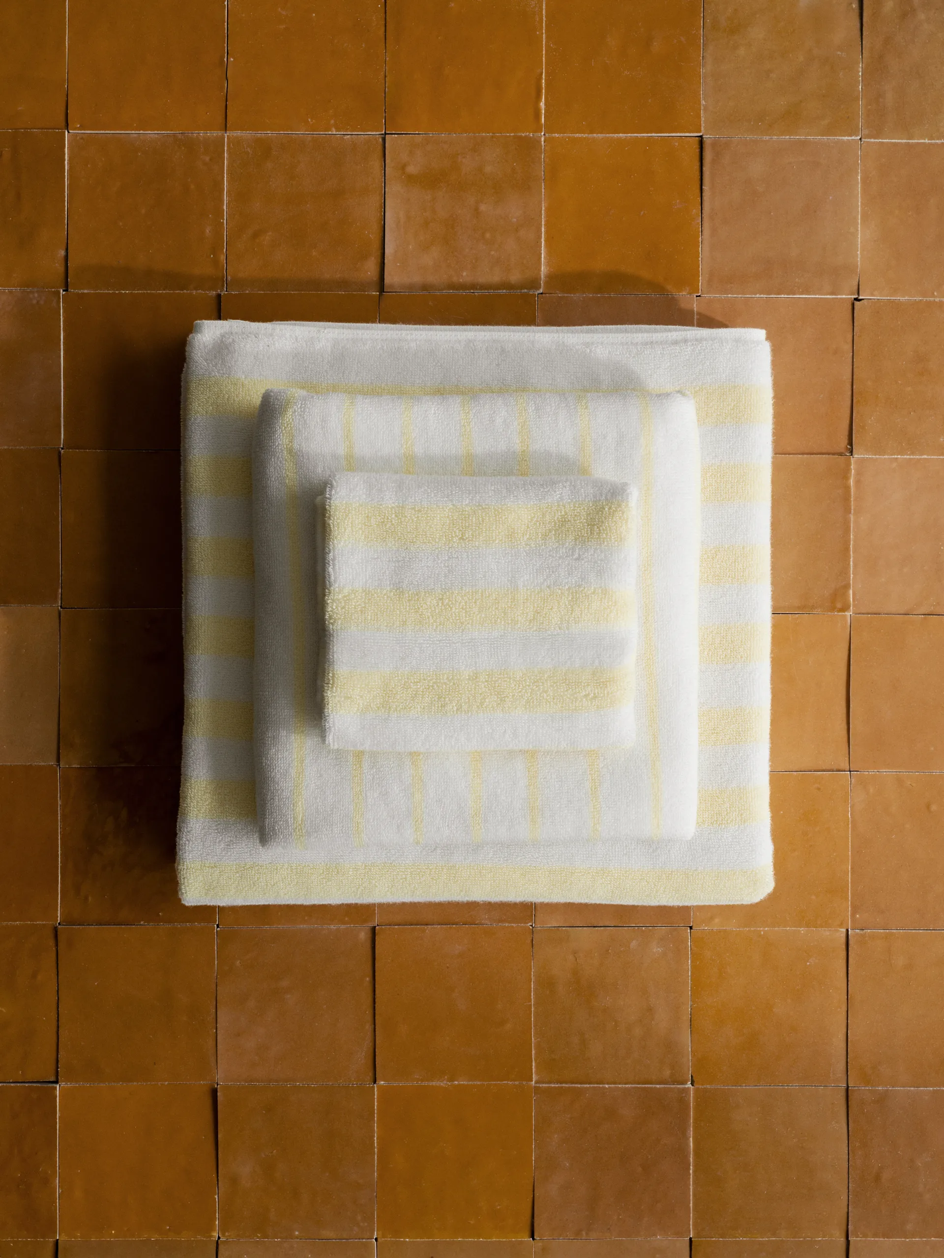 Toalla Arto, White-transparent yellow, 70x140 cm blomus
