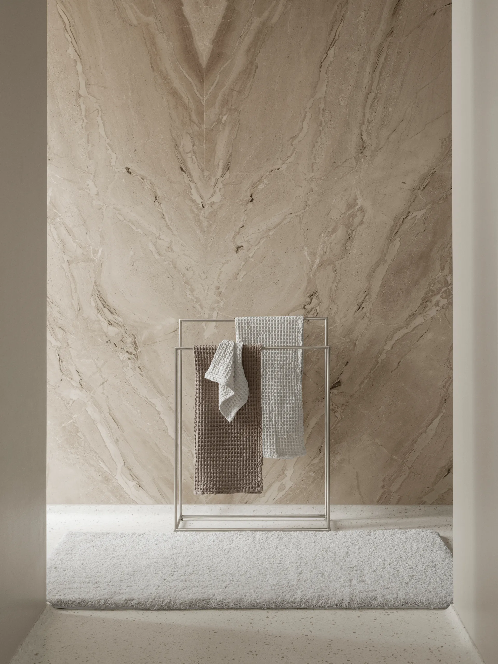 Toallero Modo, Acero inoxidable mate, 86x60x18,5 cm blomus