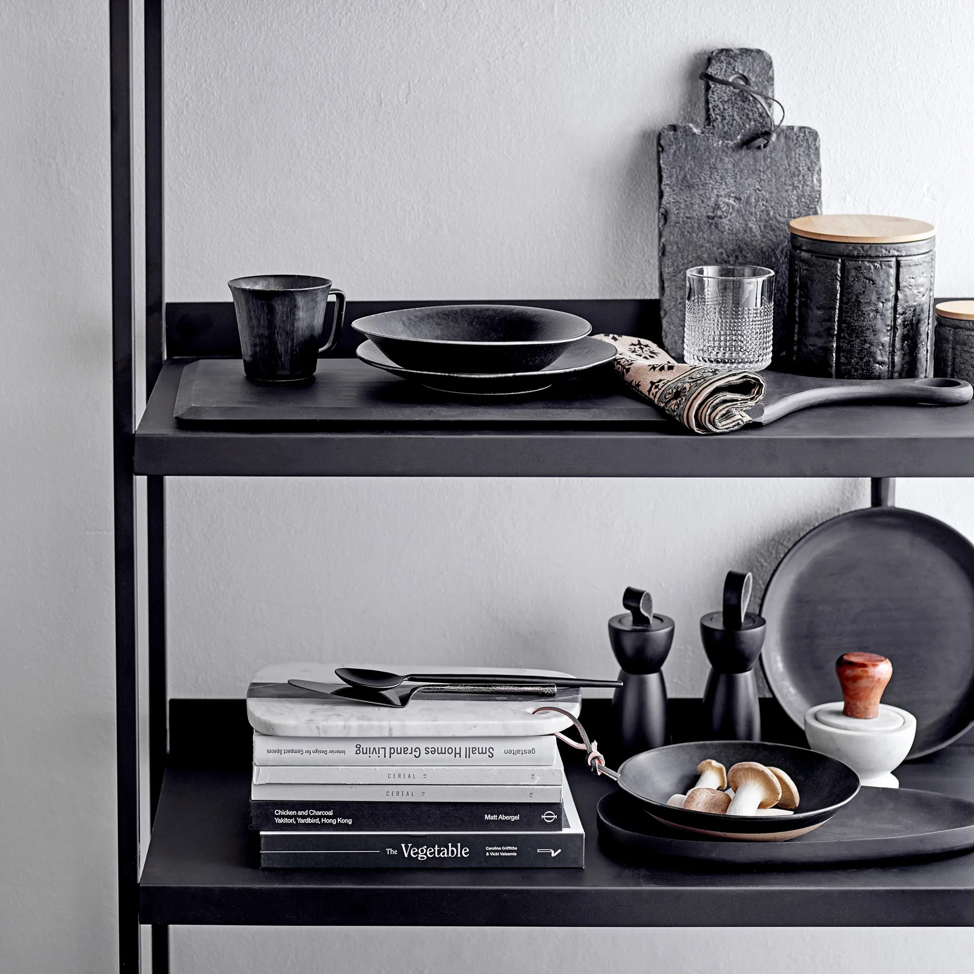 4 Tazas Yoko 32 cl, negro Bloomingville