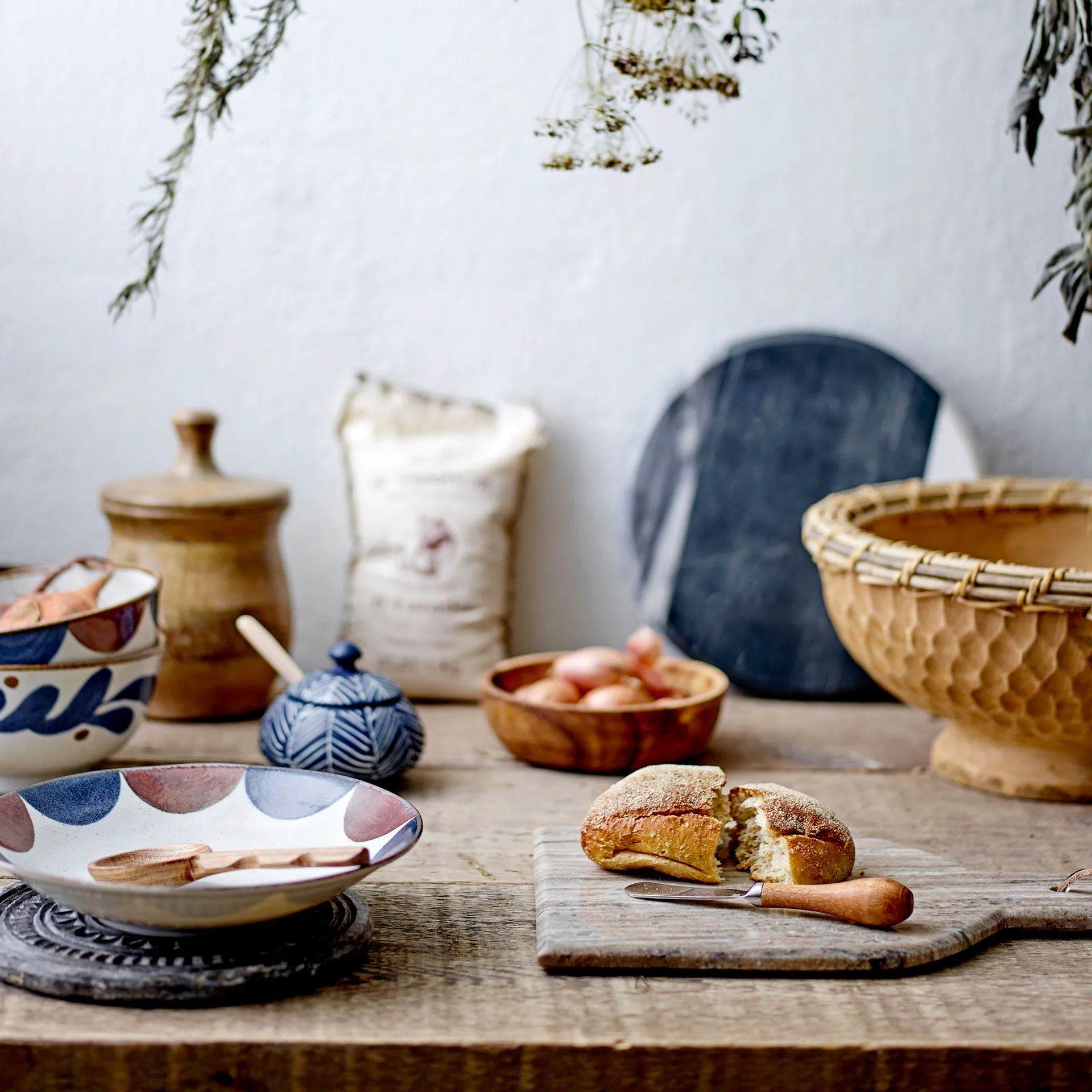 Bandeja de servir y cuchillo Kani, natural Bloomingville