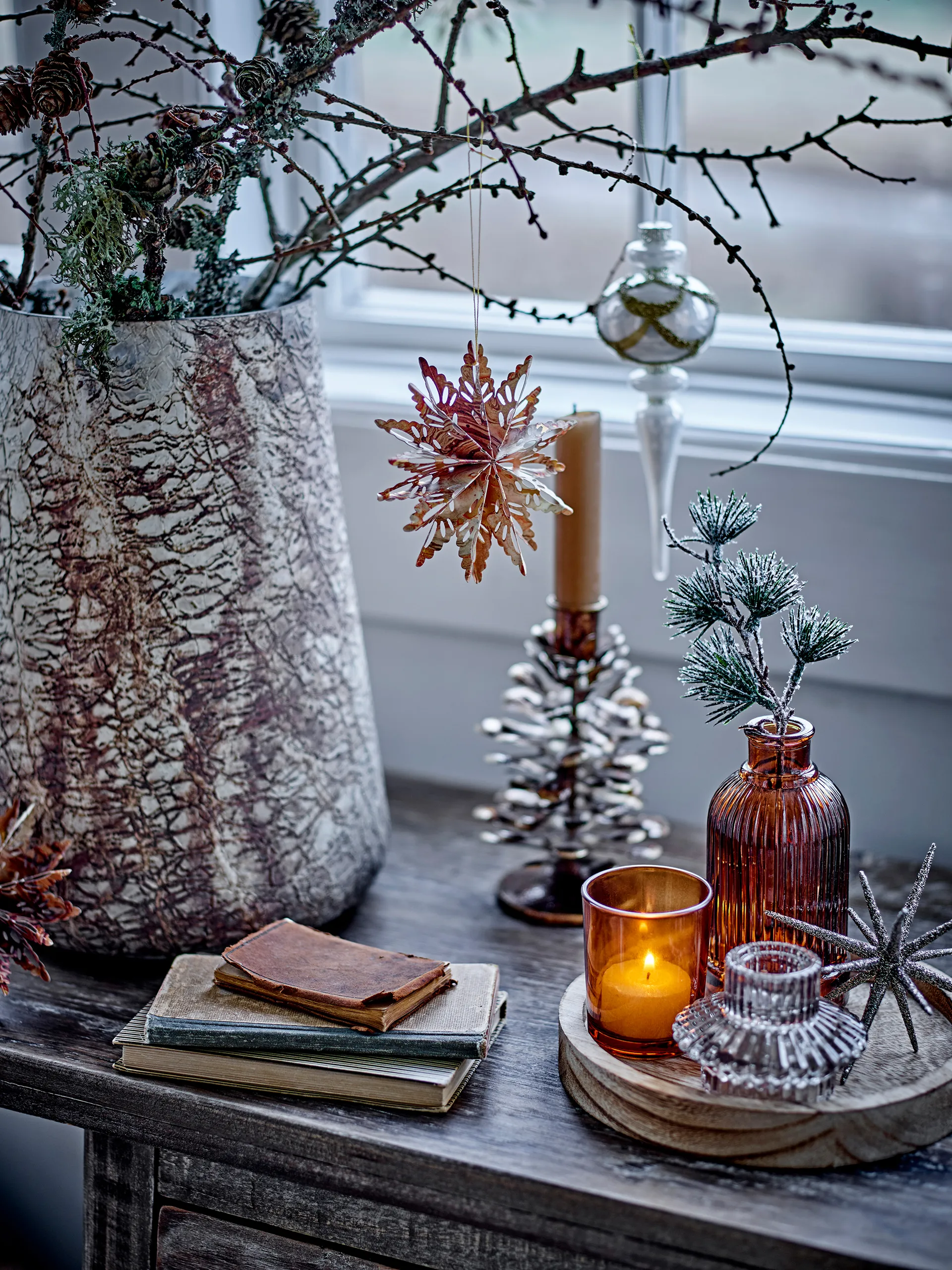 Bandeja redonda Sanga con objeto decorativo, 6 piezas, Oro Bloomingville