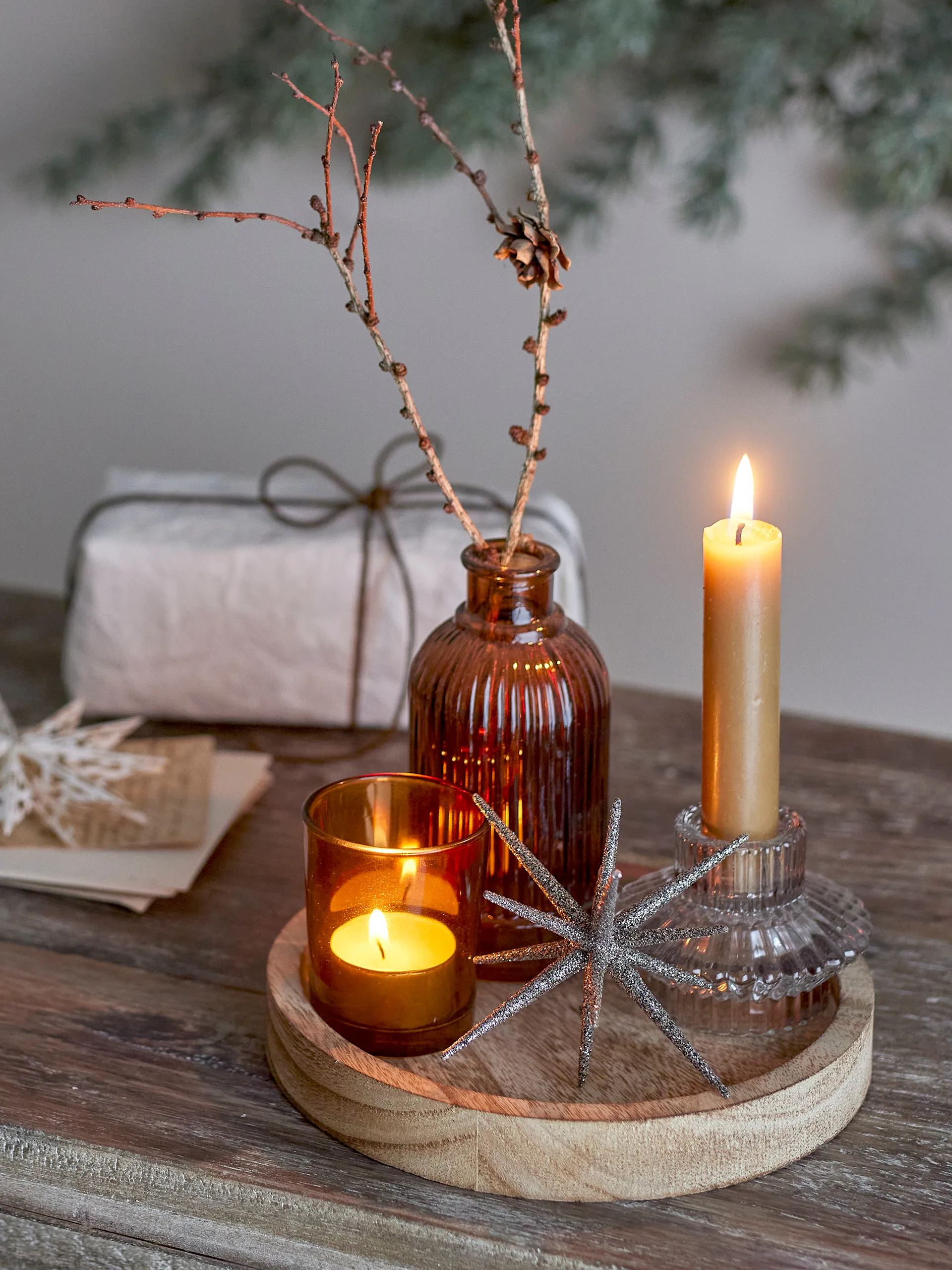 Bandeja redonda Sanga con objeto decorativo, 6 piezas, Oro Bloomingville