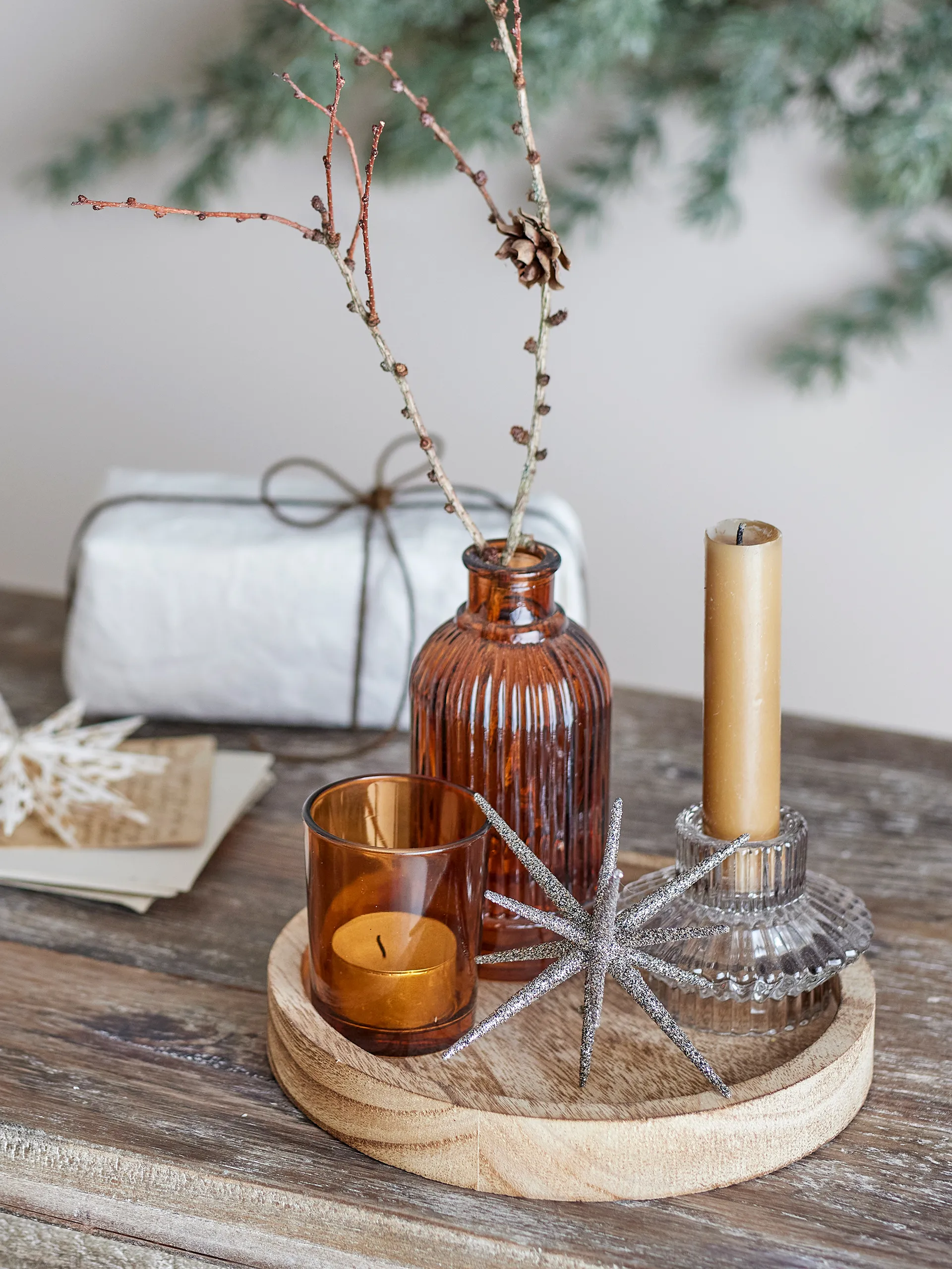 Bandeja redonda Sanga con objeto decorativo, 6 piezas, Oro Bloomingville