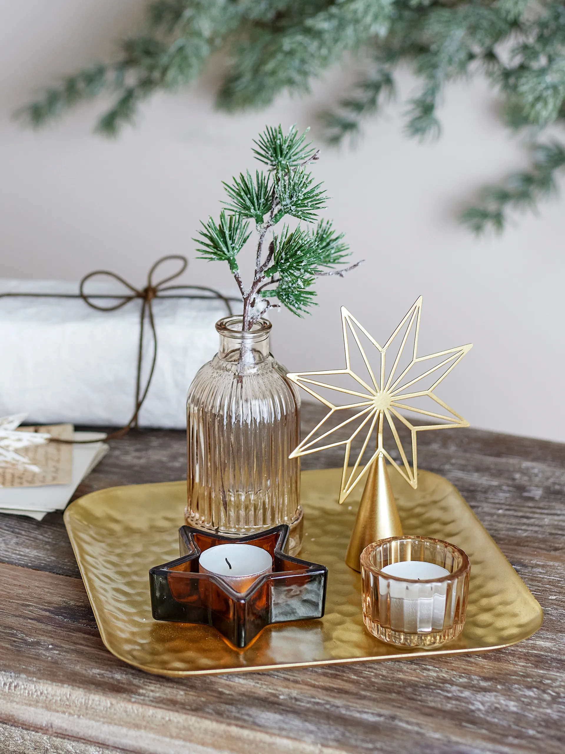 Bandeja Sanga con objeto decorativo 6 piezas, Oro Bloomingville