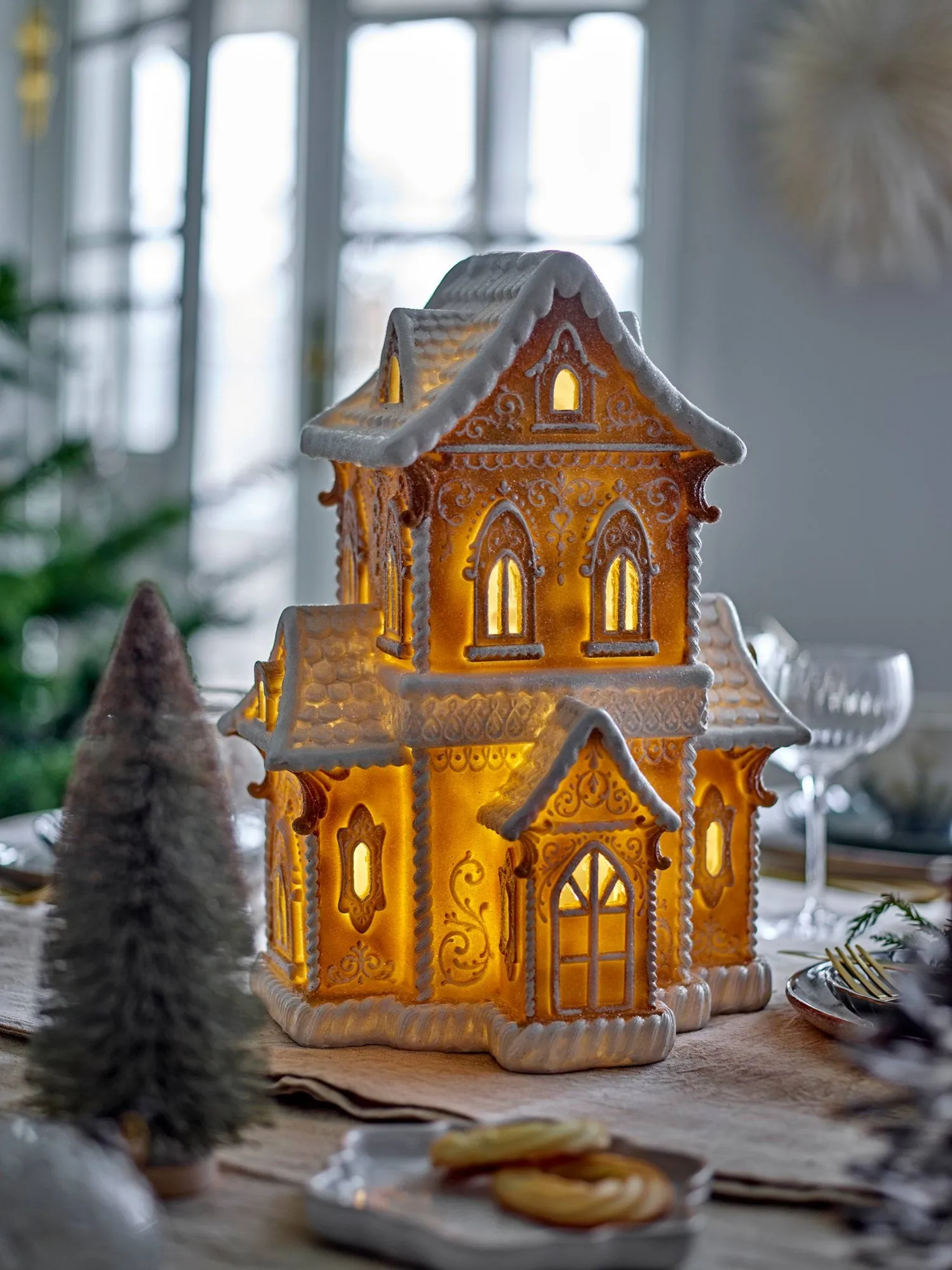 Casa decorativa con luz, Marrón, 37 cm Bloomingville