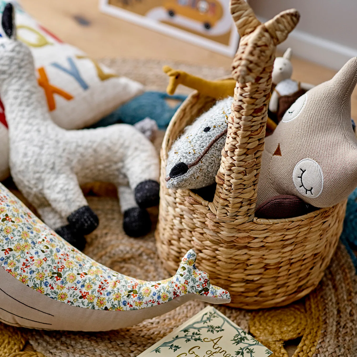 Cesta con girafa Dinne, natural Bloomingville