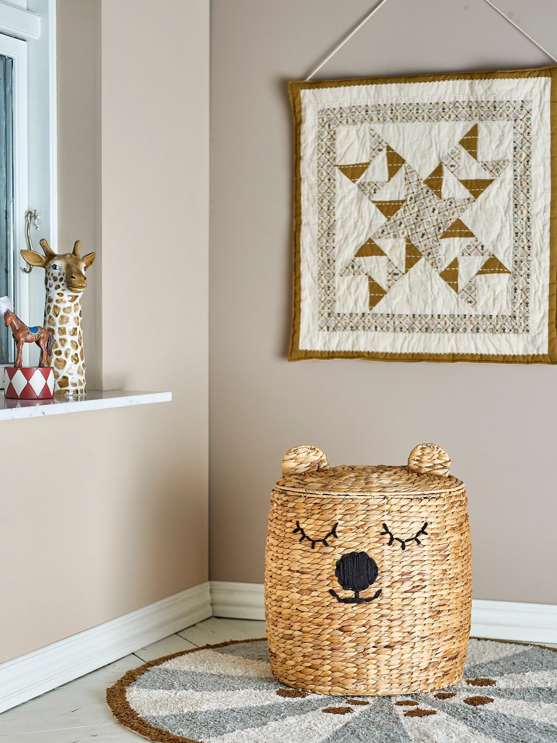 Cesta con tapa Dolma Ø42x50 cm, Natur Bloomingville