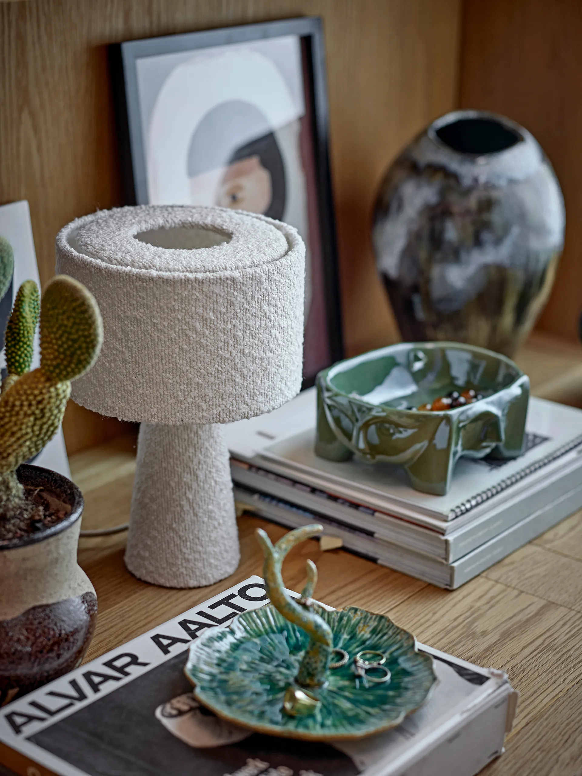 Ilustración Amanda con marco 32x42 cm, Marrón Bloomingville